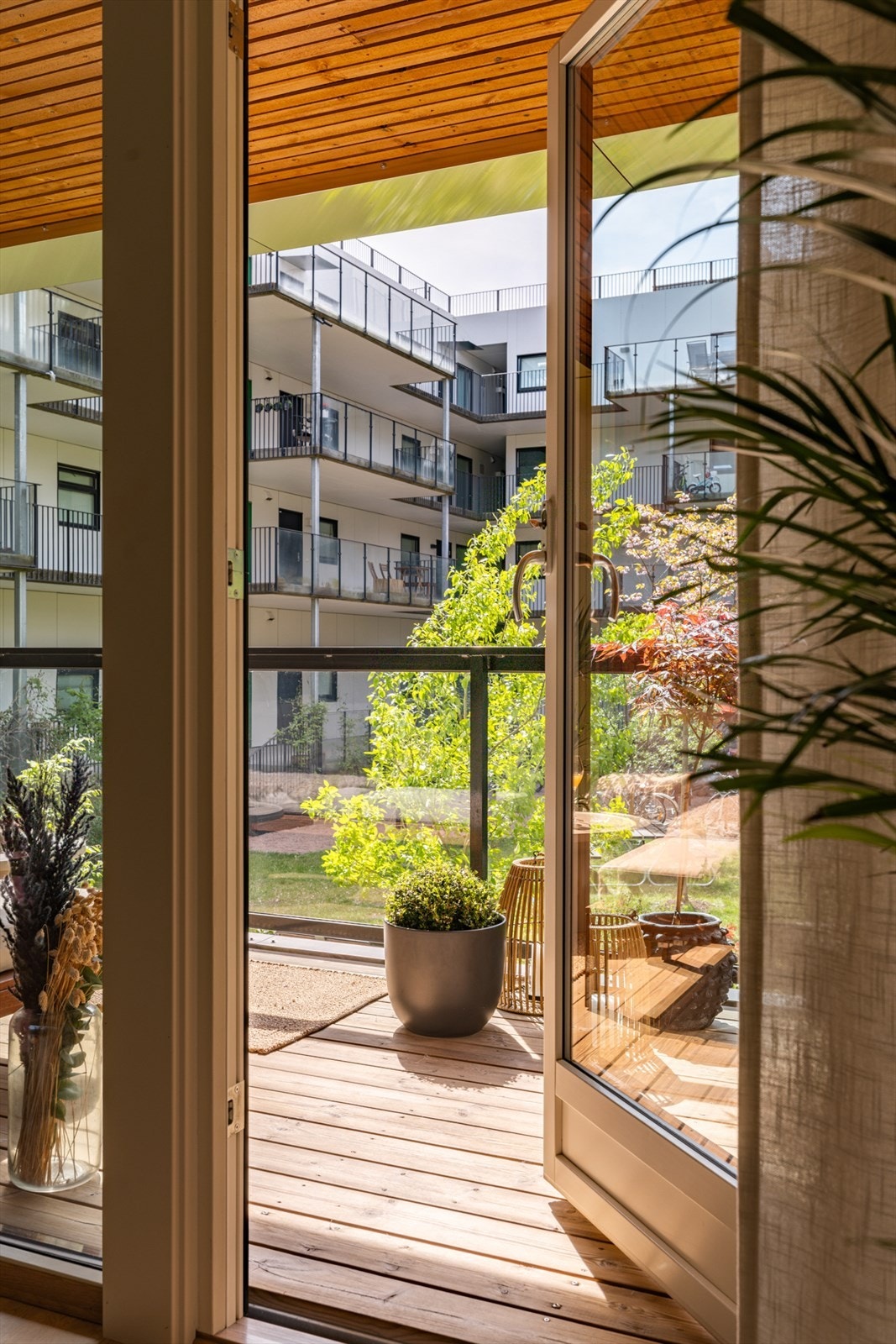 På sommerstid blir stuen forlenget med et nydelig uterom på ca. 10 kvm. Galleribilde