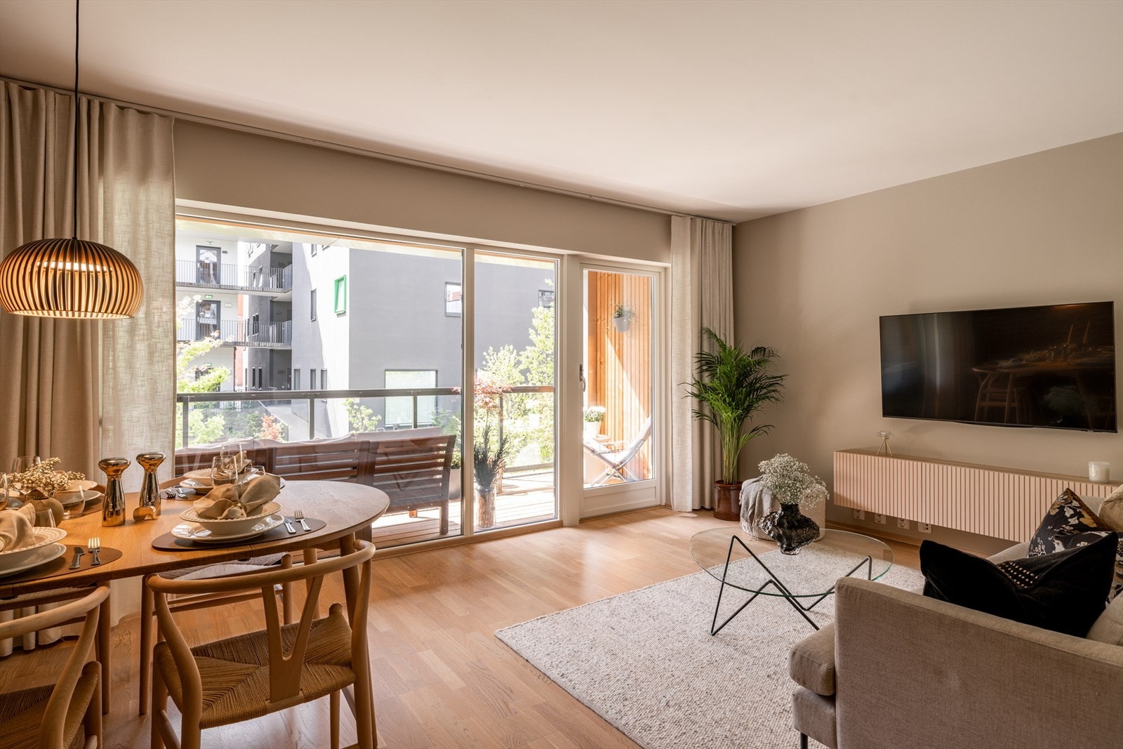 Dette er en moderne 2-roms eierleilighet, beliggende i 2. etasje med enkel heisadkomst. Galleribilde