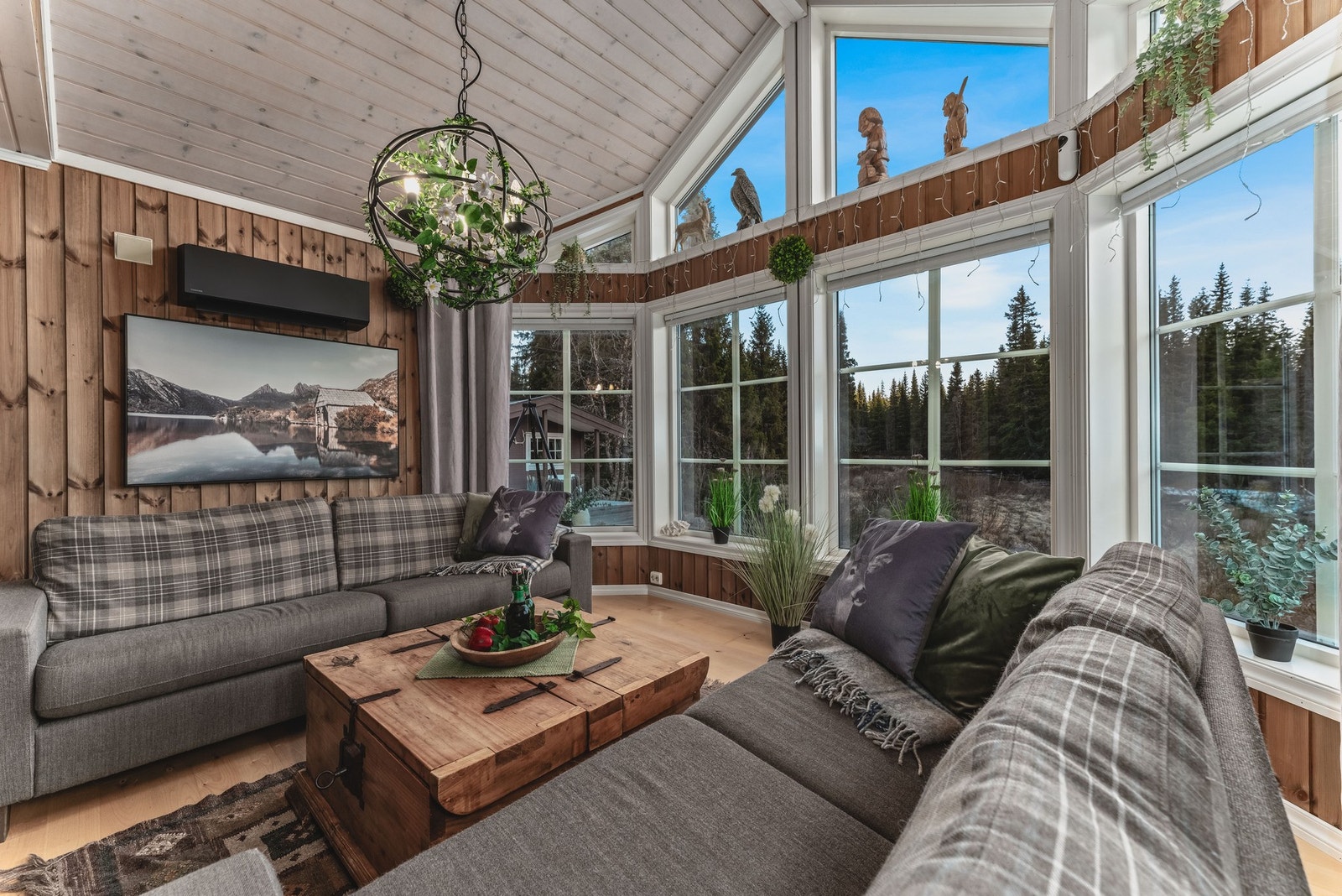 En luft til luft varmepumpe sørger for behagelige temperaturer året rundt. Galleribilde