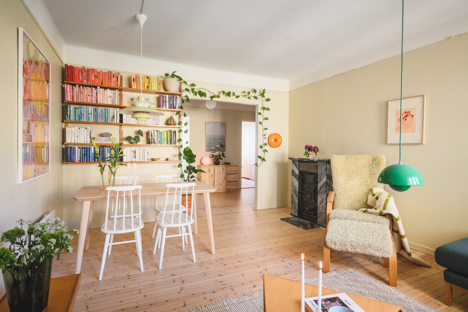 Stuen har takhøyde på 2,62 m., noe som underbygger den allerede romslige atmosfæren. Galleribilde