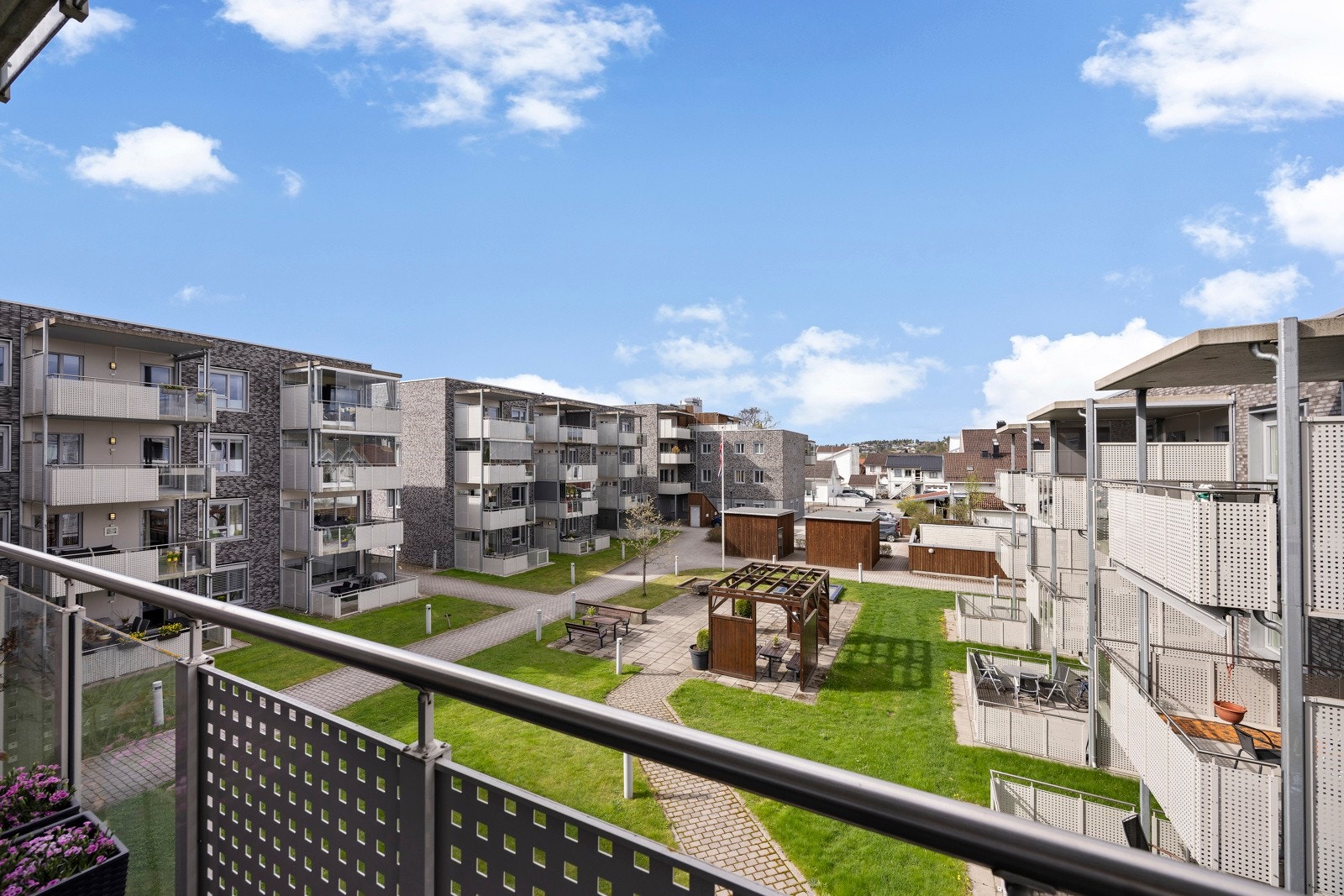 Innholdsrik og romslig leilighet med 2 balkonger! Galleribilde