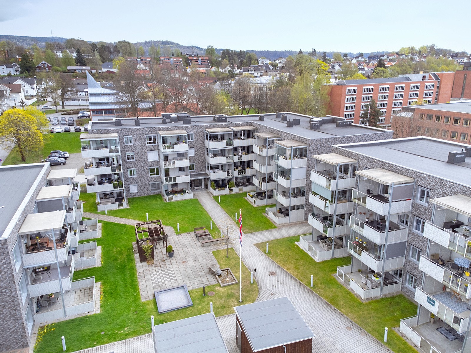 Leiligheten er en del av Schweigaards Plass 1 plass borettslag og er bygget i 2014 Galleribilde