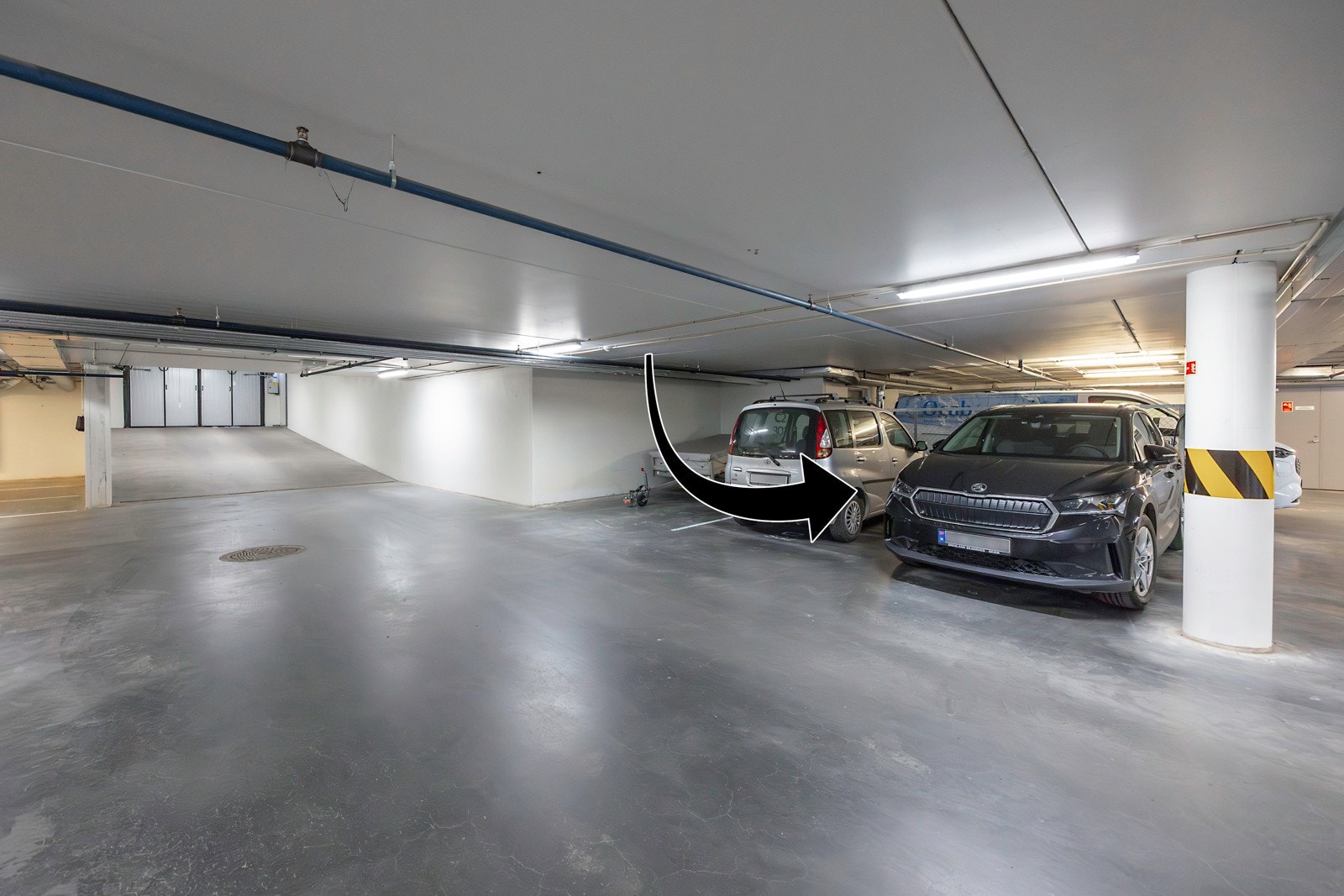Parkeringsplass i kjelleretasje Galleribilde