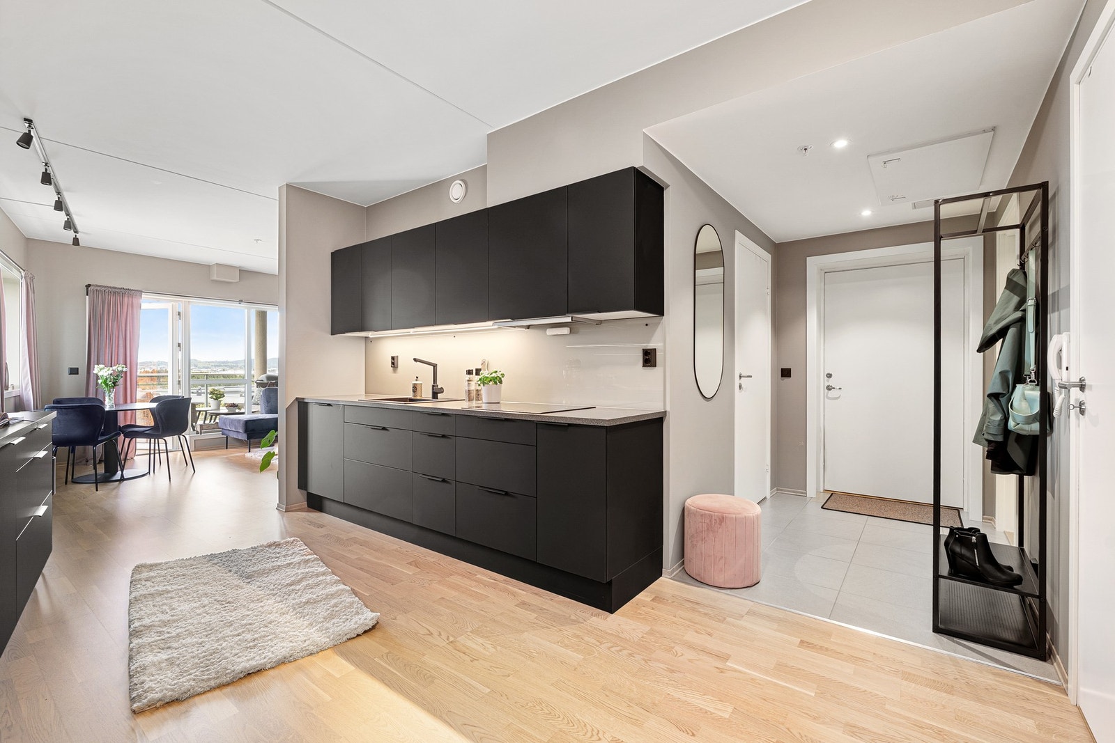 Leiligheten har fjernvarme og balansert ventilasjon. Galleribilde