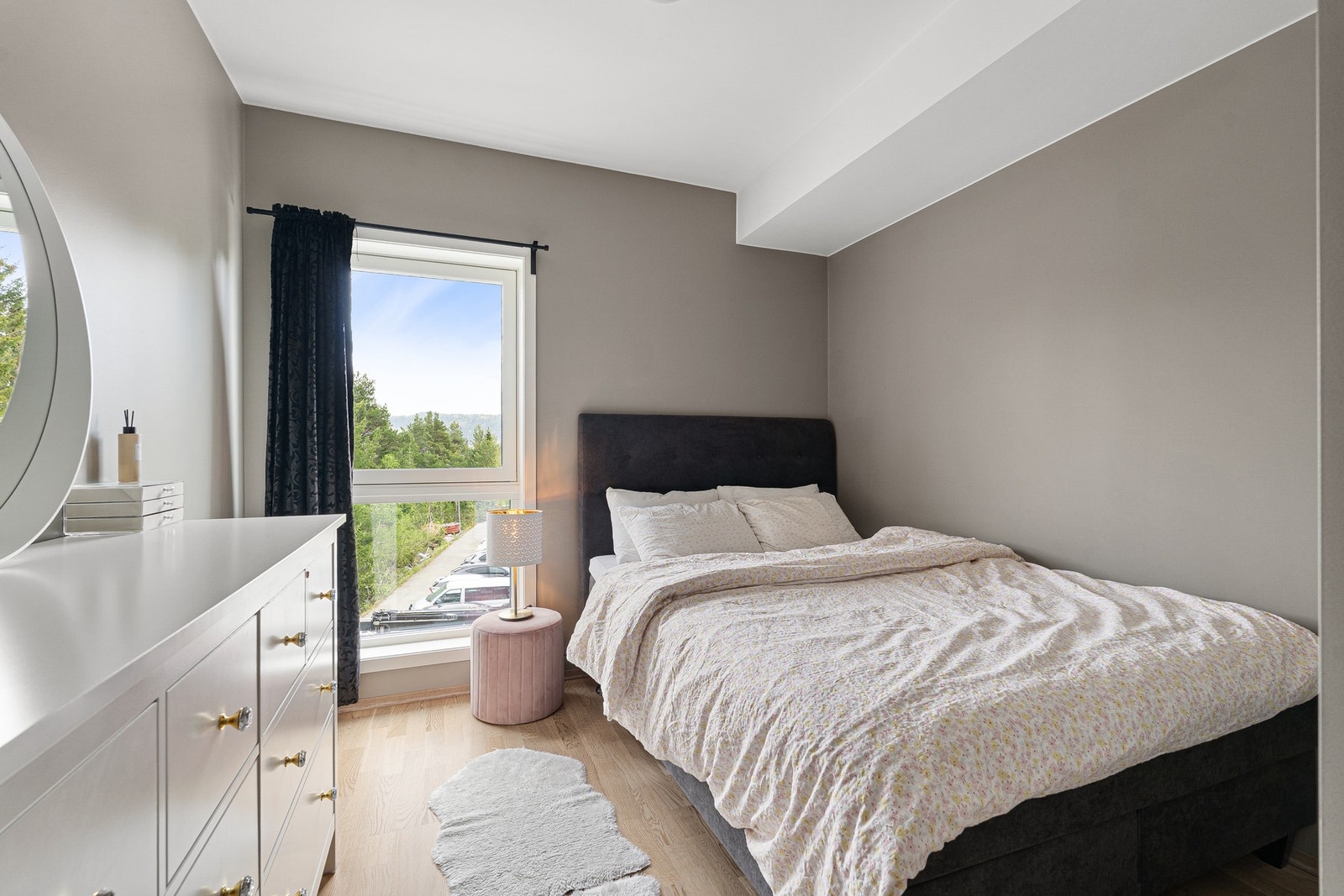 Soverom 2 er på 9,8 kvm. Galleribilde