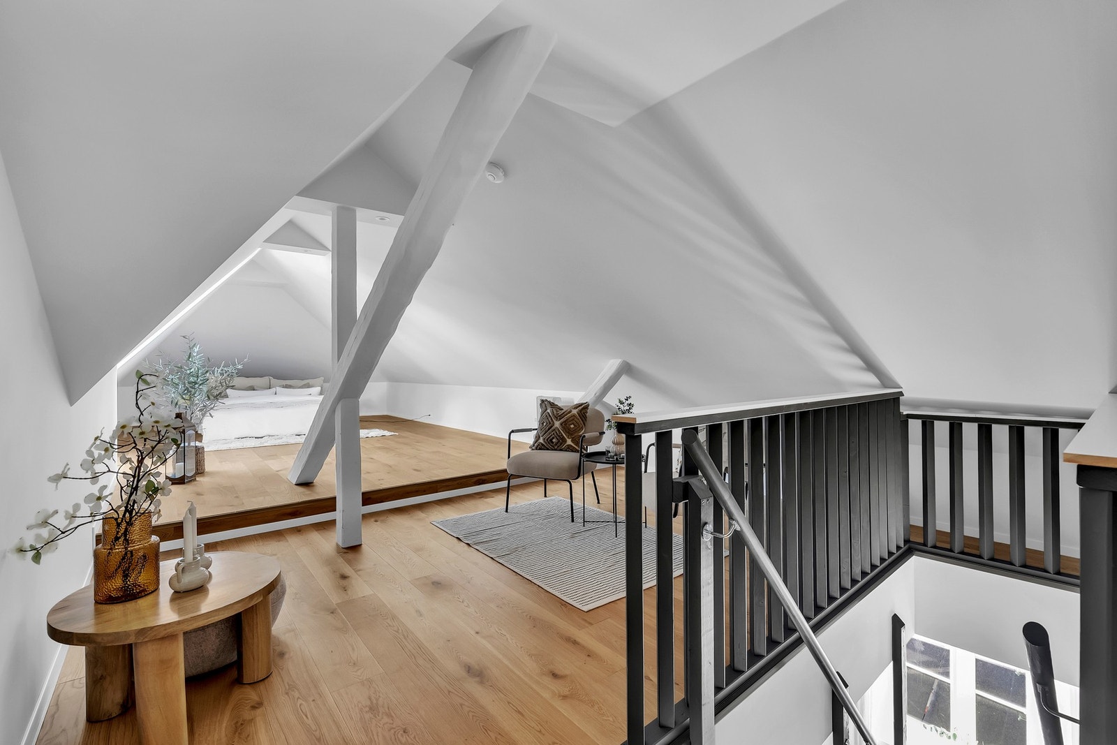 Romslig loft. Galleribilde
