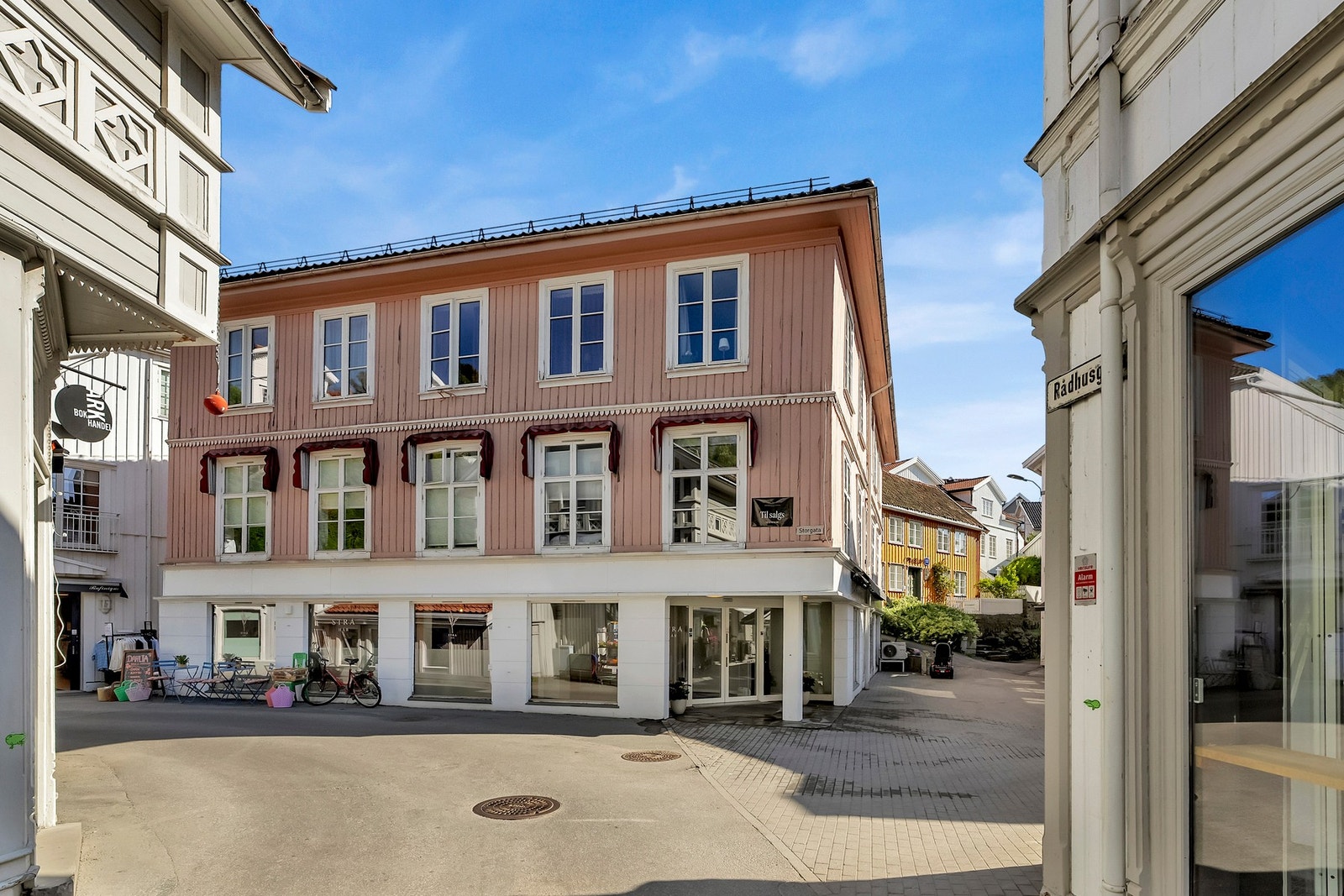 Leiligheten ligger i byggets 3. etasje. Galleribilde