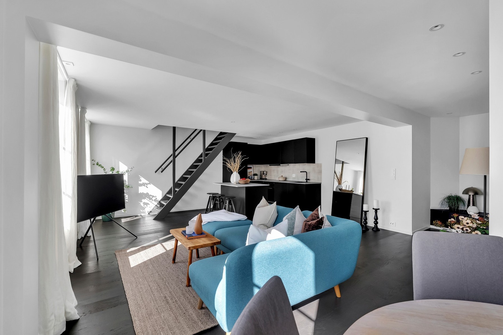 Leiligheten tilbyr en kombinasjon av komfort og stil. Galleribilde