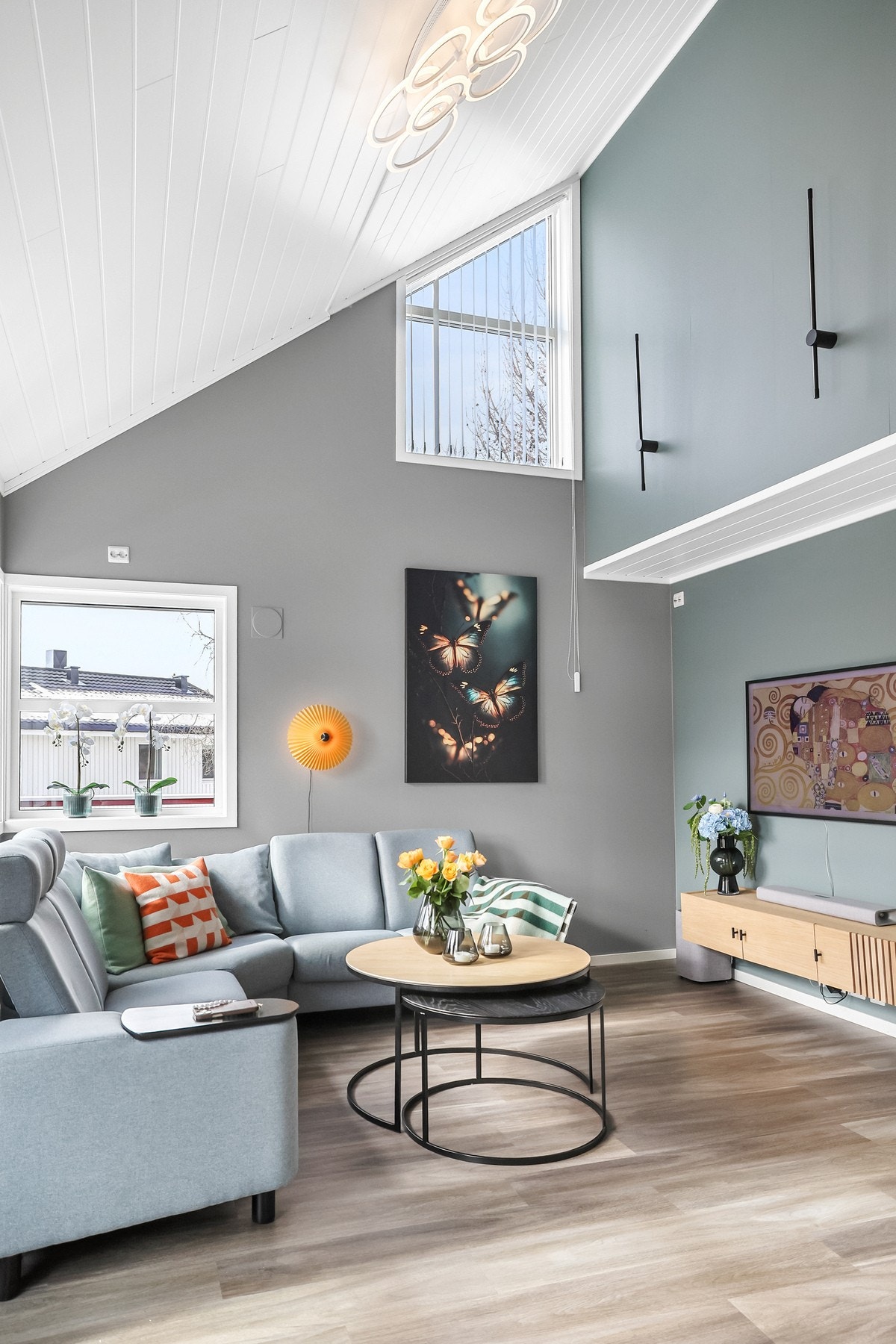 Det er god plass til både sofagruppe og TV-løsning Galleribilde