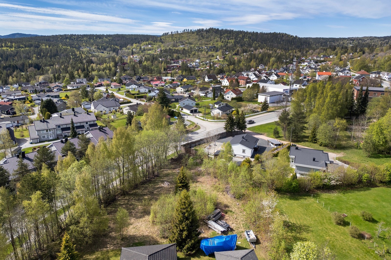 Bebyggelsen i området kan oppføres i inntil to etasjer, og maksimal utnyttelsesgrad er satt til 0,20 - inkludert boder og garasjer. Galleribilde