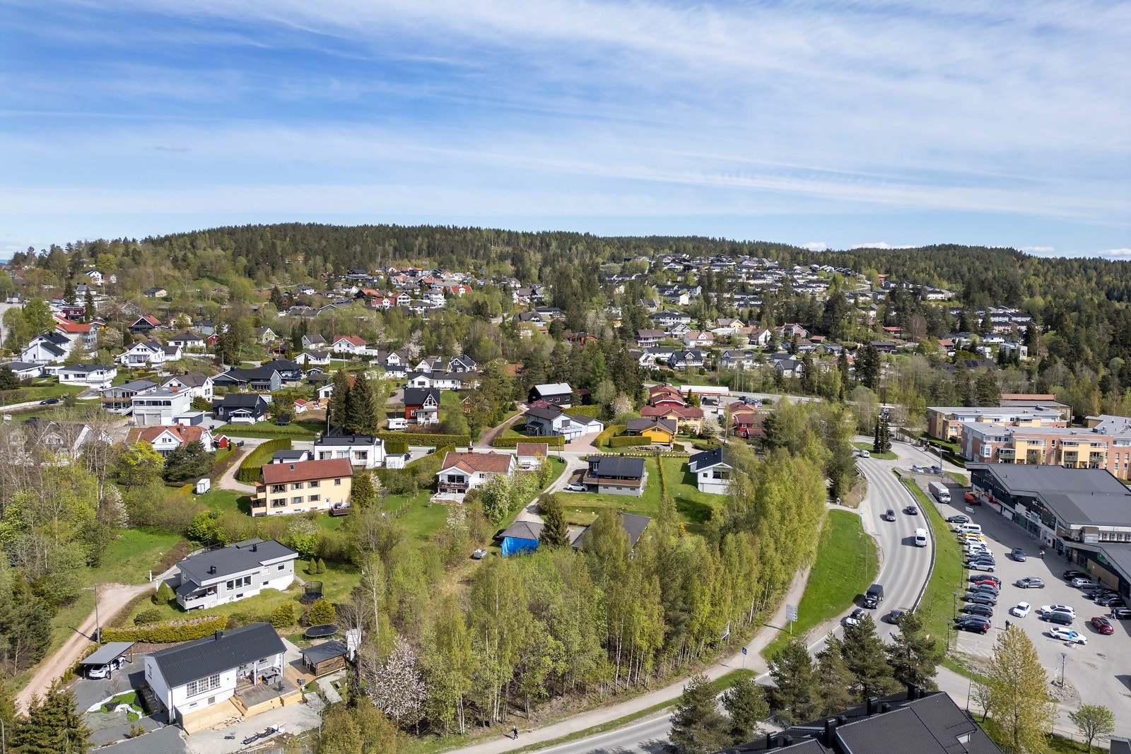 Området er regulert for boligbebyggelse, og tomten har rammetillatelse for tre boliger. Galleribilde