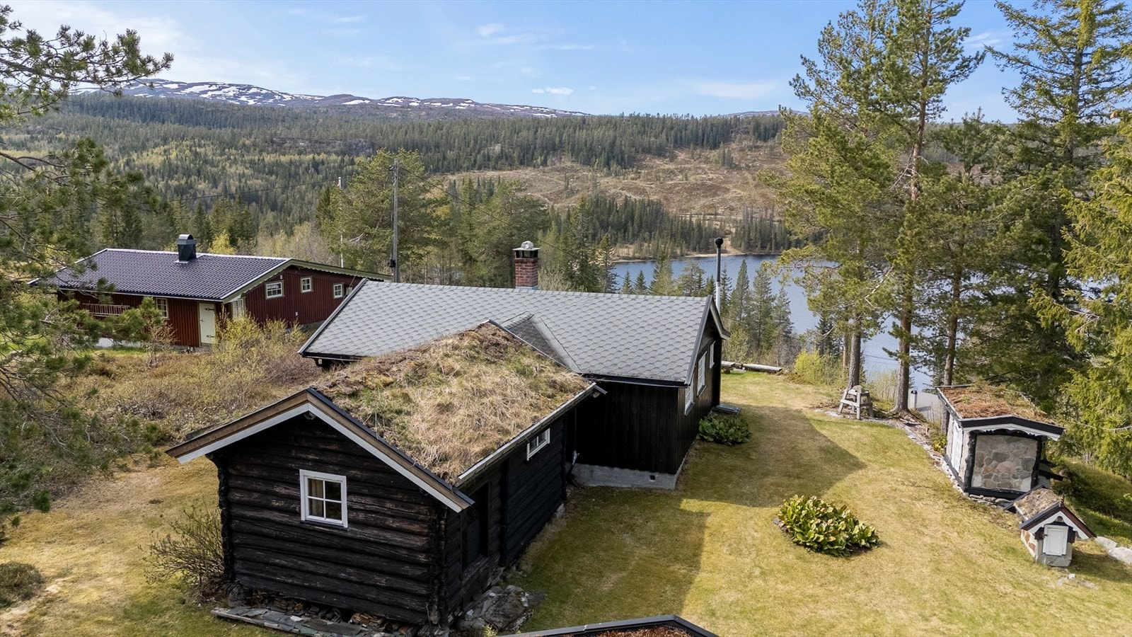 En meget sjarmerende hytte på en usjenert og pent opparbeidet tomt. Galleribilde