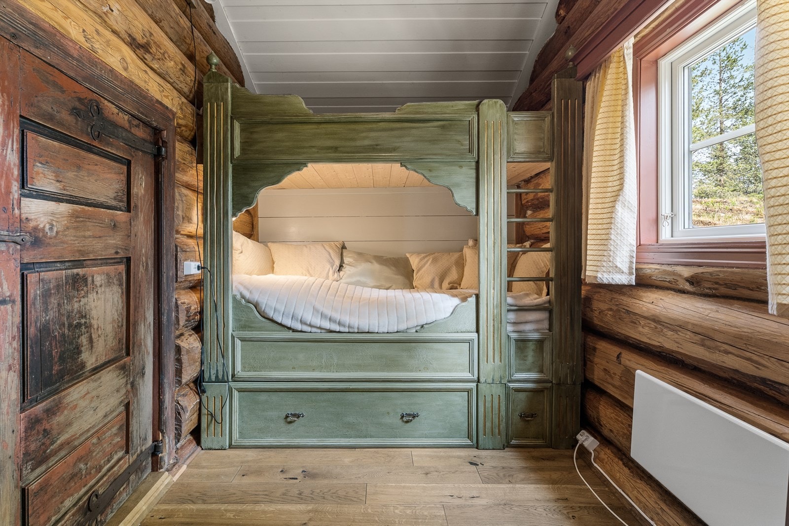 Soverommet i den eldre delen av hytta. Galleribilde