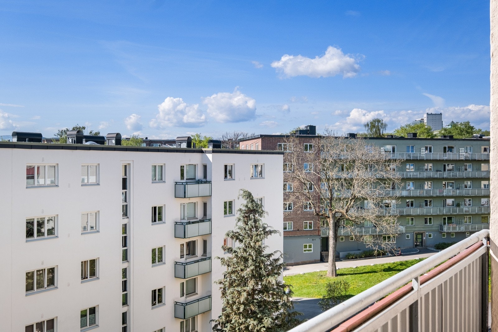 Utenfor stuen er det en vestvendt balkong. Galleribilde