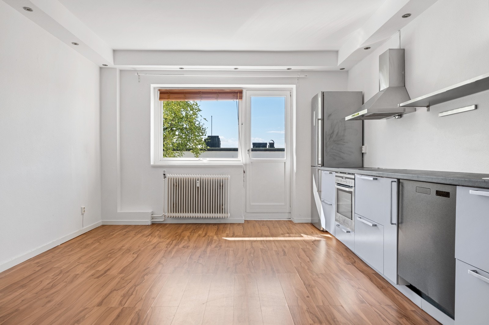 Stuen har gode vindusflater mot vest. Galleribilde