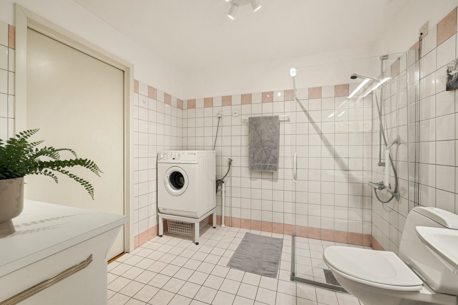 Badet har opplegg for vask/ tørk. Galleribilde