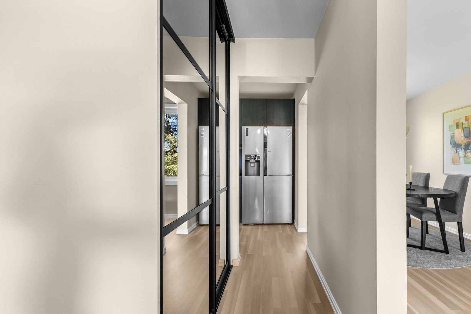 Stor skyvedørsgarderobe Galleribilde