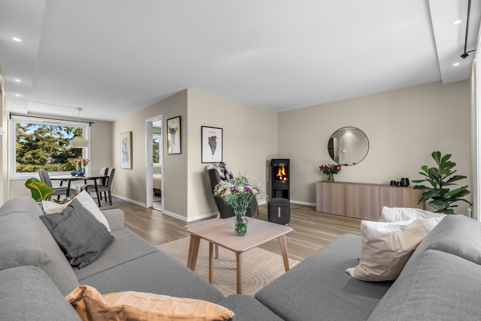 En moderne og familievennlig 3(4)-roms toppleilighet med romslig innglasset balkong. Galleribilde