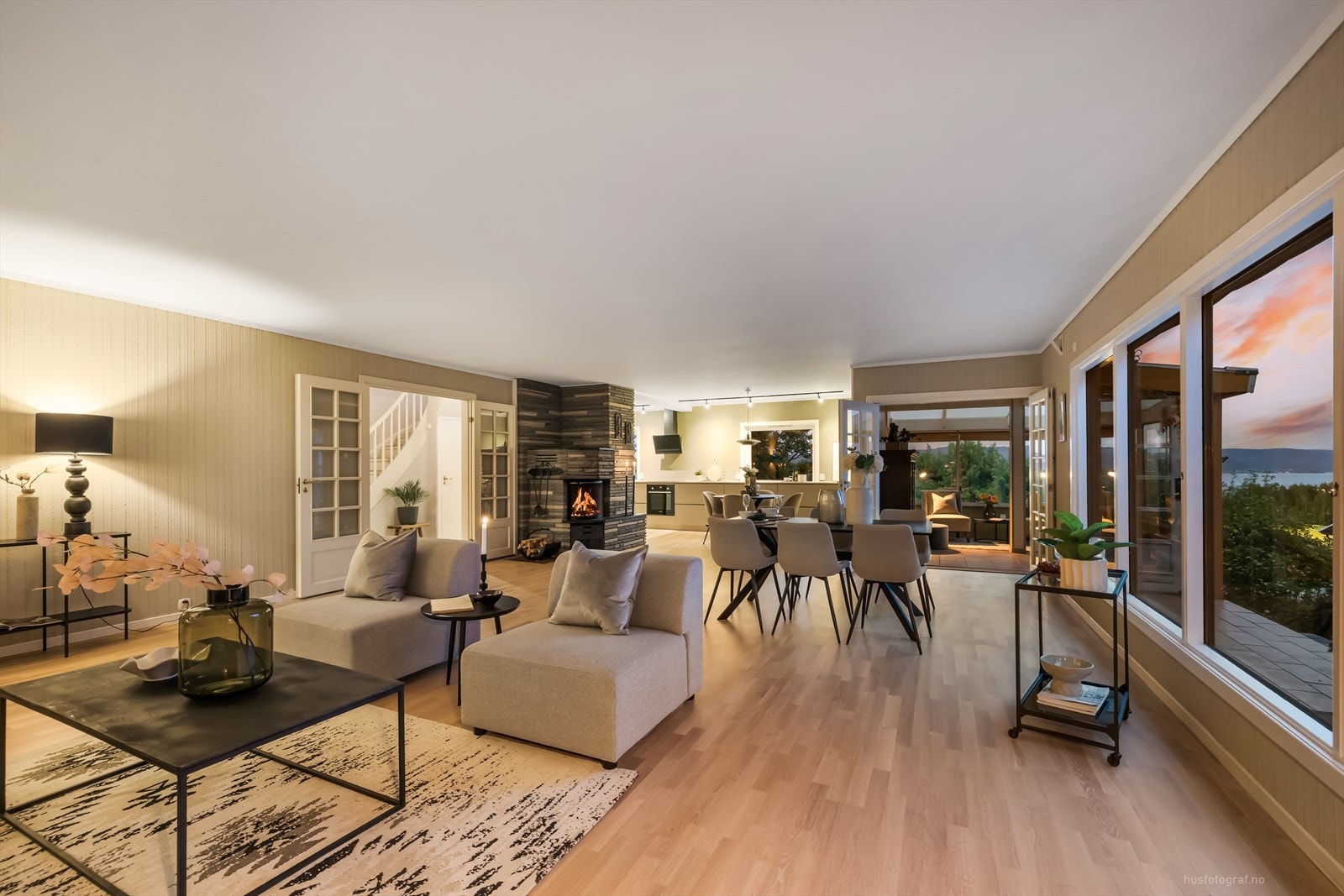 Meget innbydende og stor stue Galleribilde