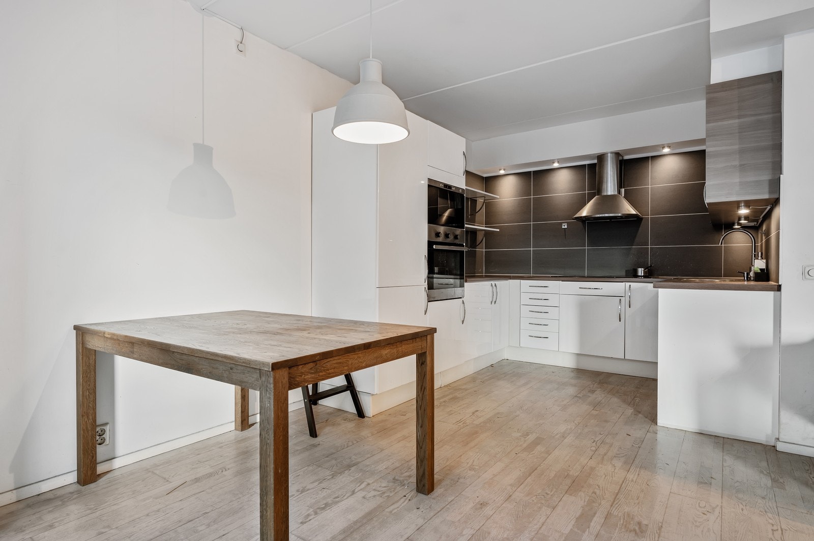 Kjøkken av god størrelse med alt av hvitevarer inkl. Galleribilde