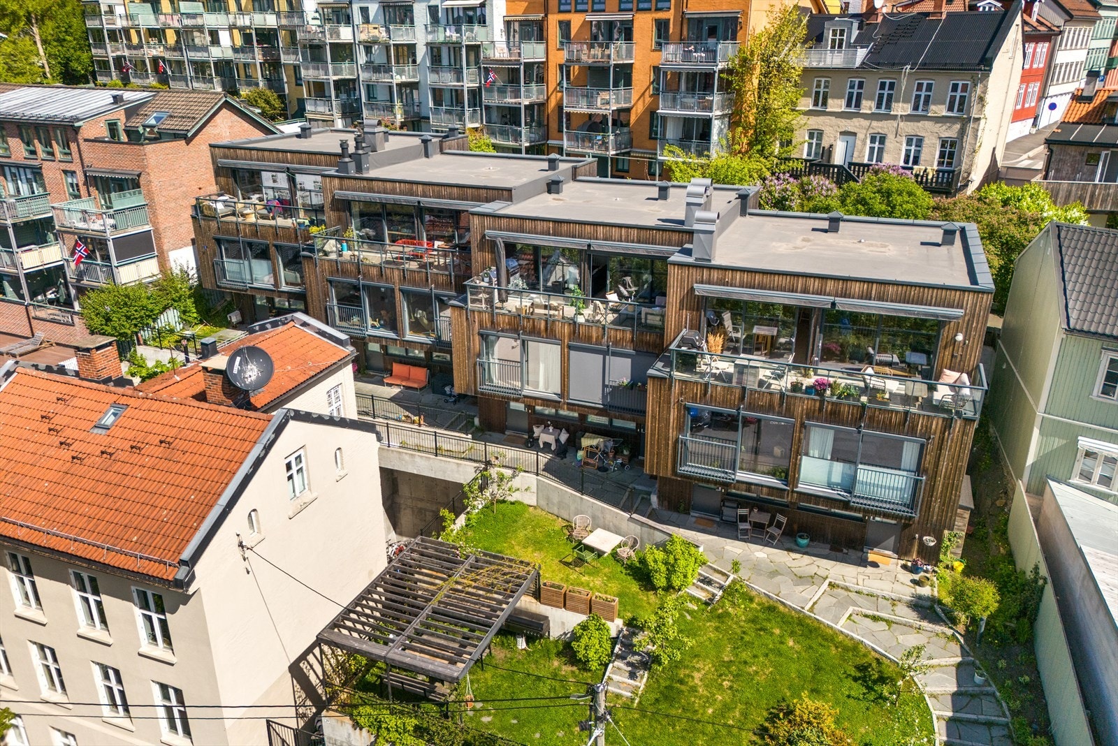 Sameiet ble i 2020 oppført av 4 vennepar fra Kampen og bygget med tanke på å skape gode hjem - ikke fortjeneste. Galleribilde