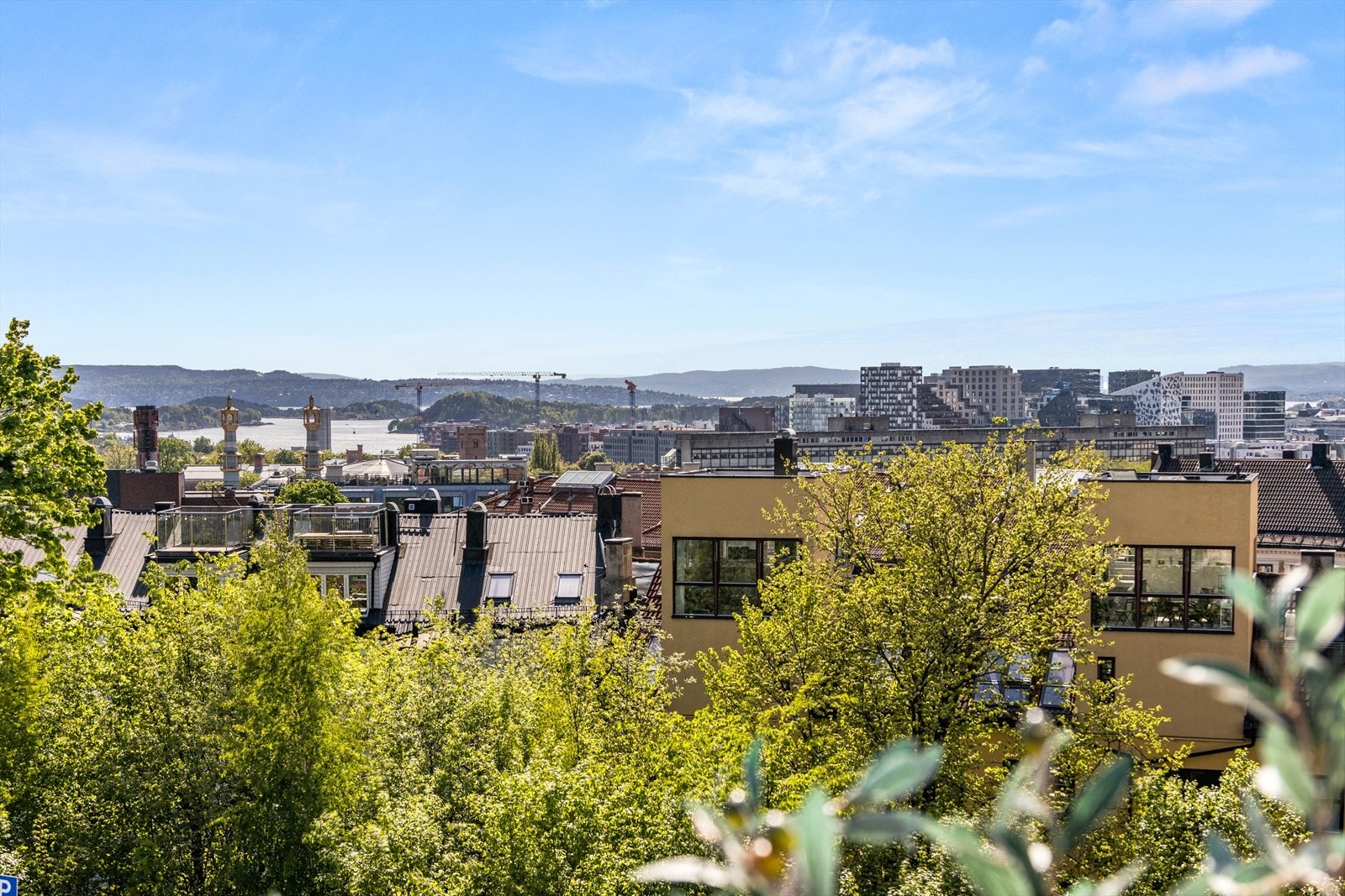 Utsikt mot sjøen og utover Barcode - byens skyline. Galleribilde