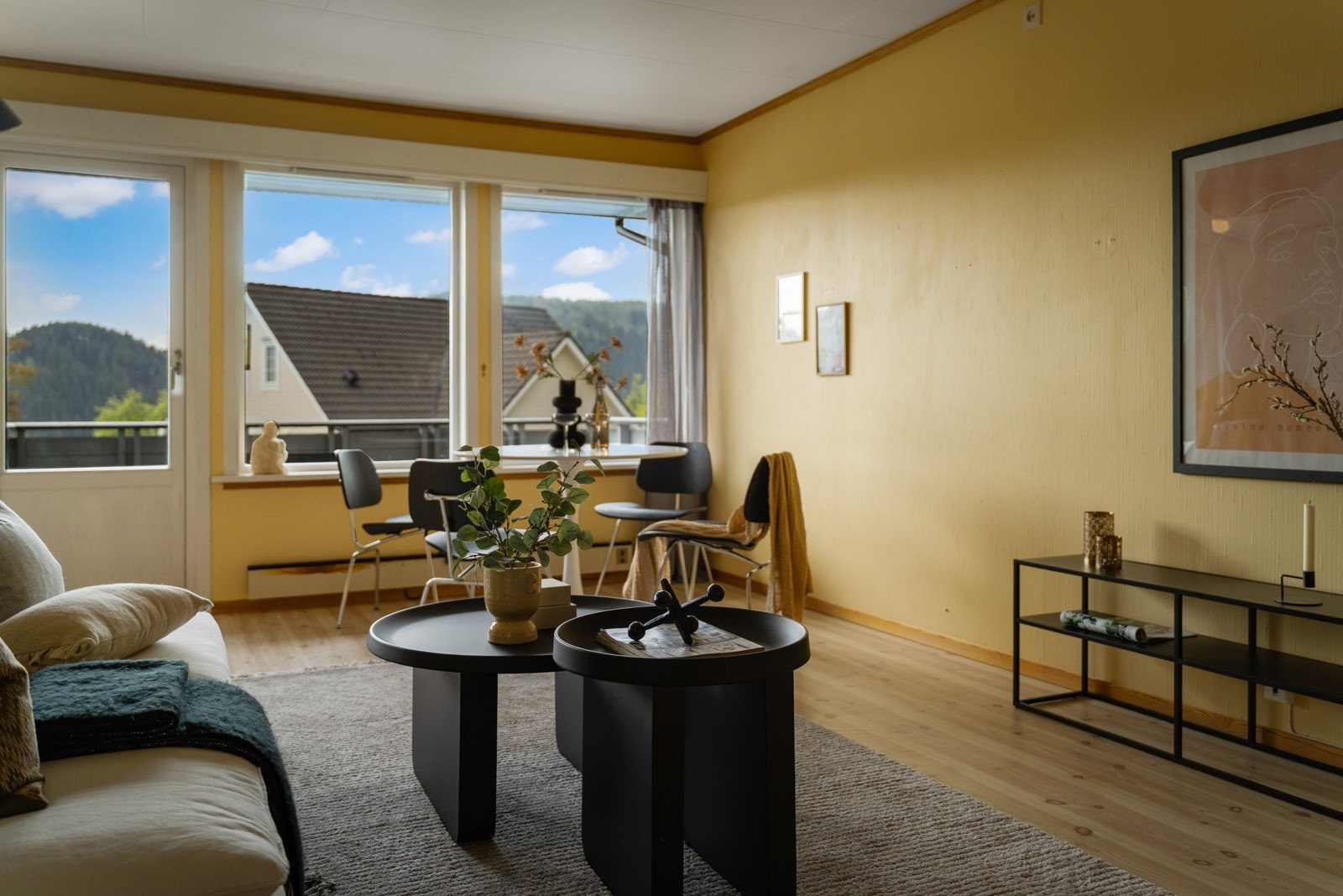 Ellers er det også god plass til spisebord Galleribilde