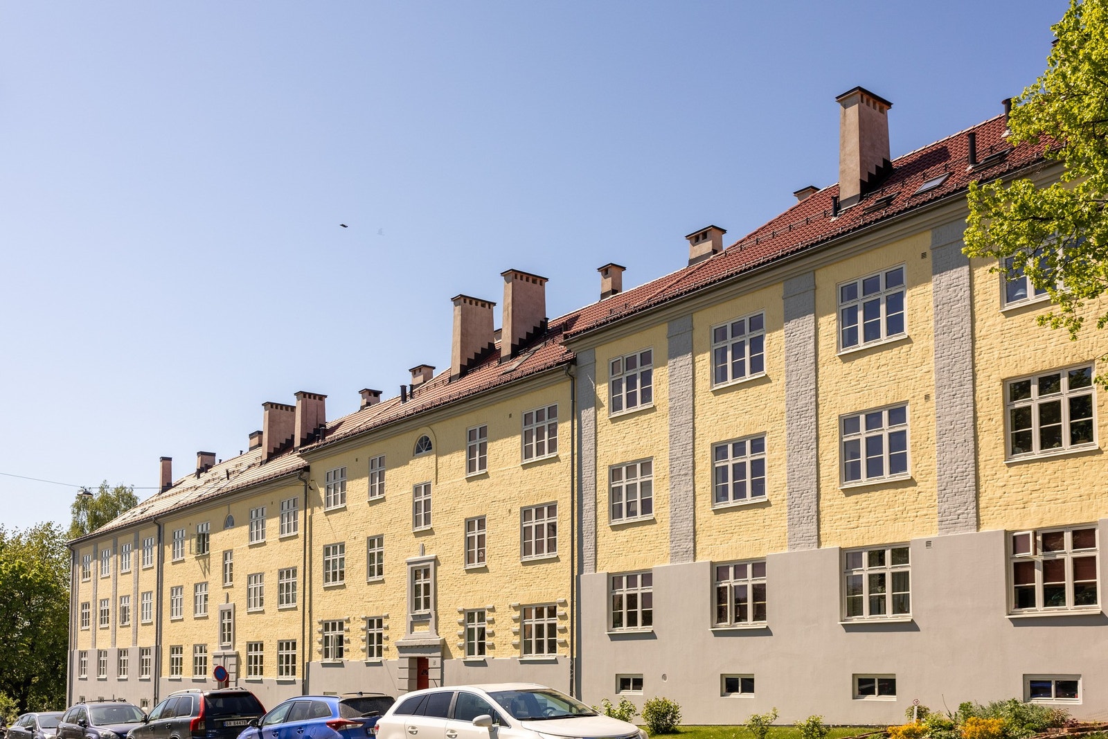 Her er det et godt kollektivtilbud, flere kafeer og spisesteder. Galleribilde