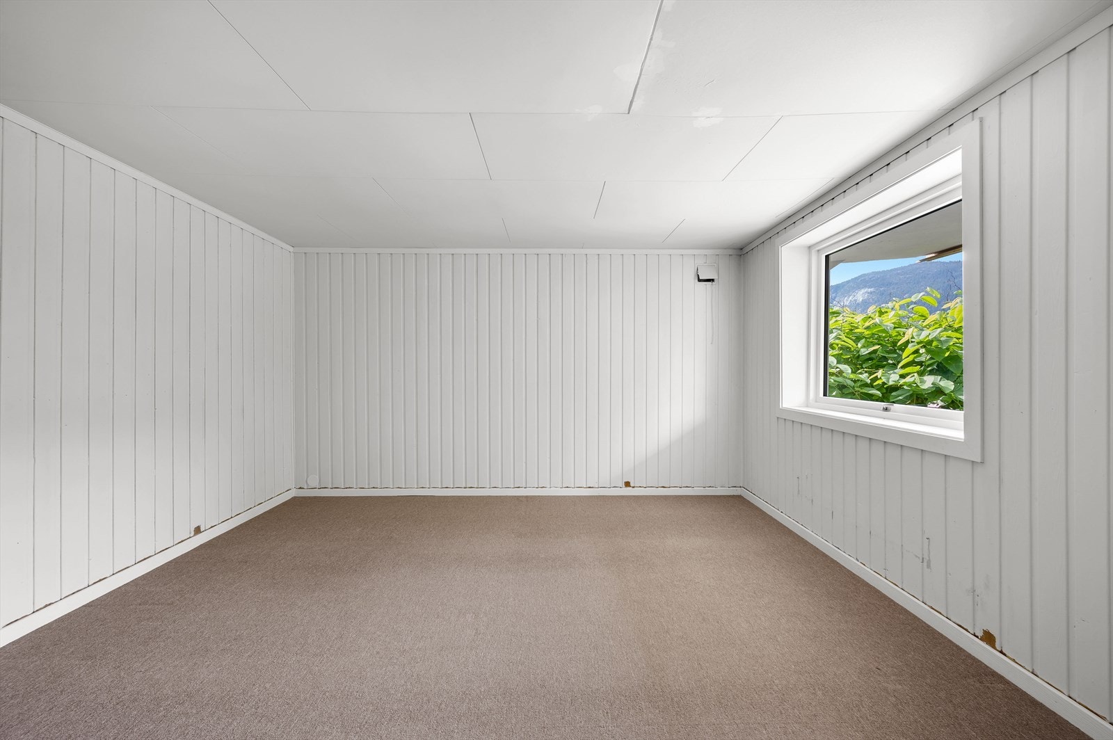 Dette er soverom 1 i underetasjen Galleribilde