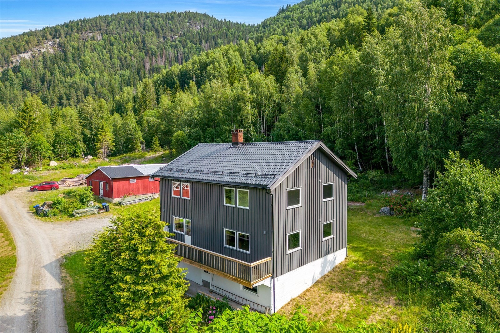 Eiendommen ligger ca. 3,5
km unna Flå sentrum Galleribilde