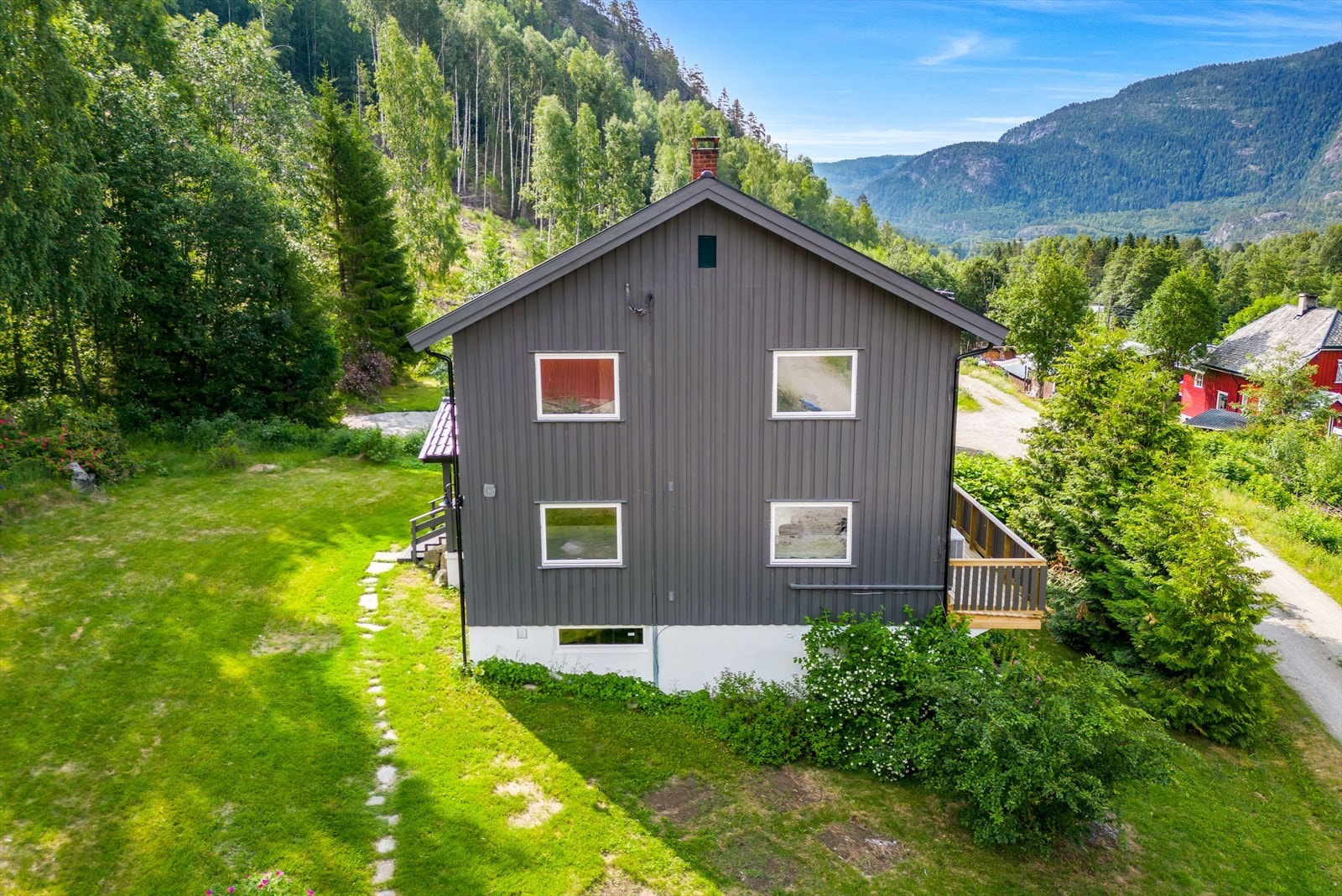 Eiendommen ligger ca. 3,5 km unna Flå sentrum Galleribilde