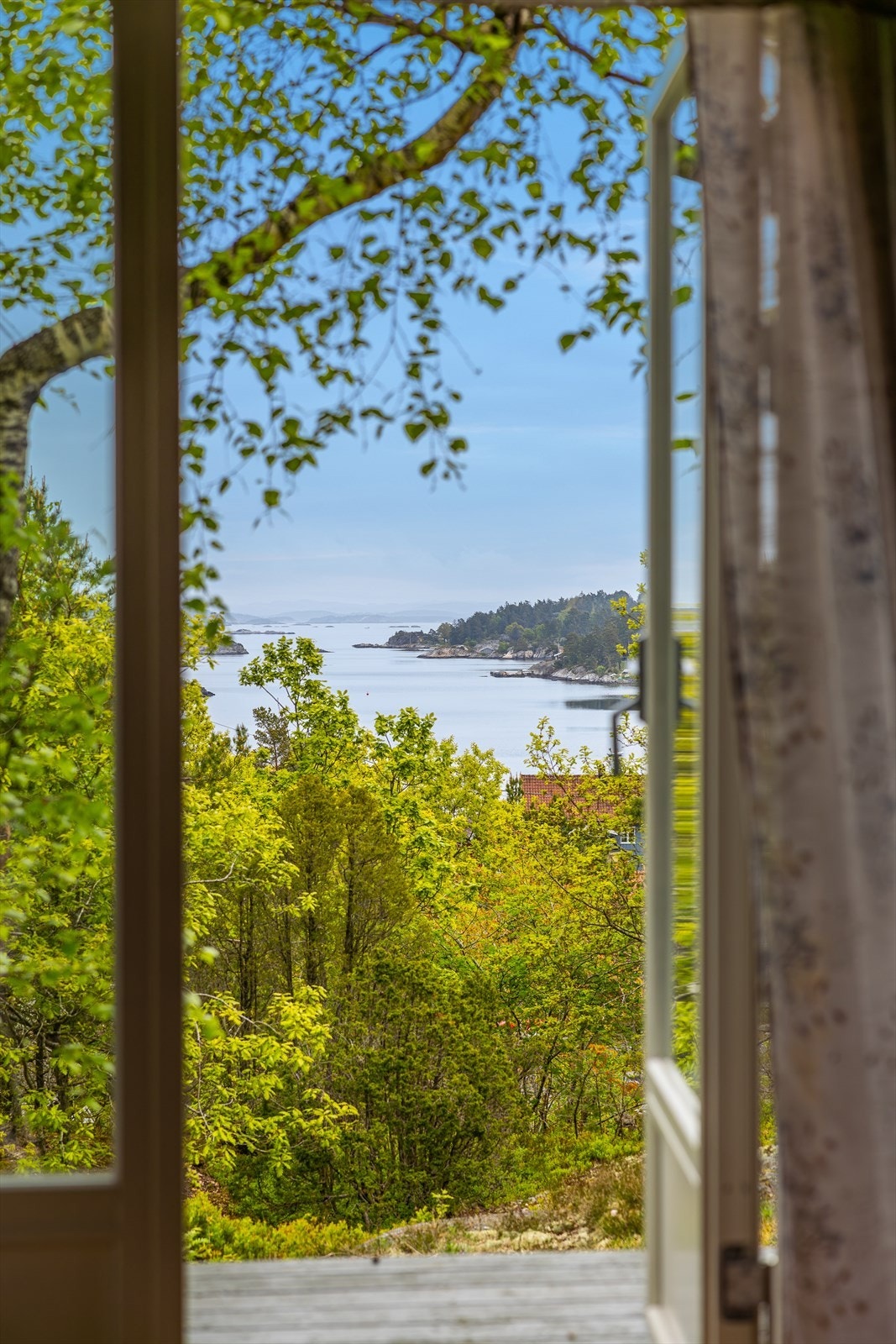 "Det ligger mye luksus i enkle gleder, som å innta dagens første kaffekopp på trammen mens du ser utover vannet. Galleribilde