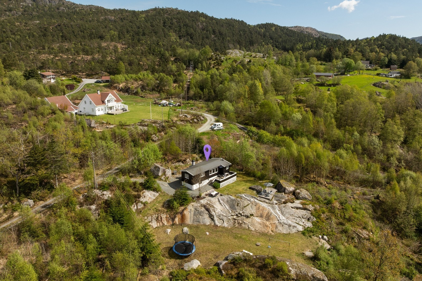 Velkommen til solheimsvegen 270 - Flott beliggende i Sponevik, kun få minutter nord for Skjoldastraumen med bil. Galleribilde
