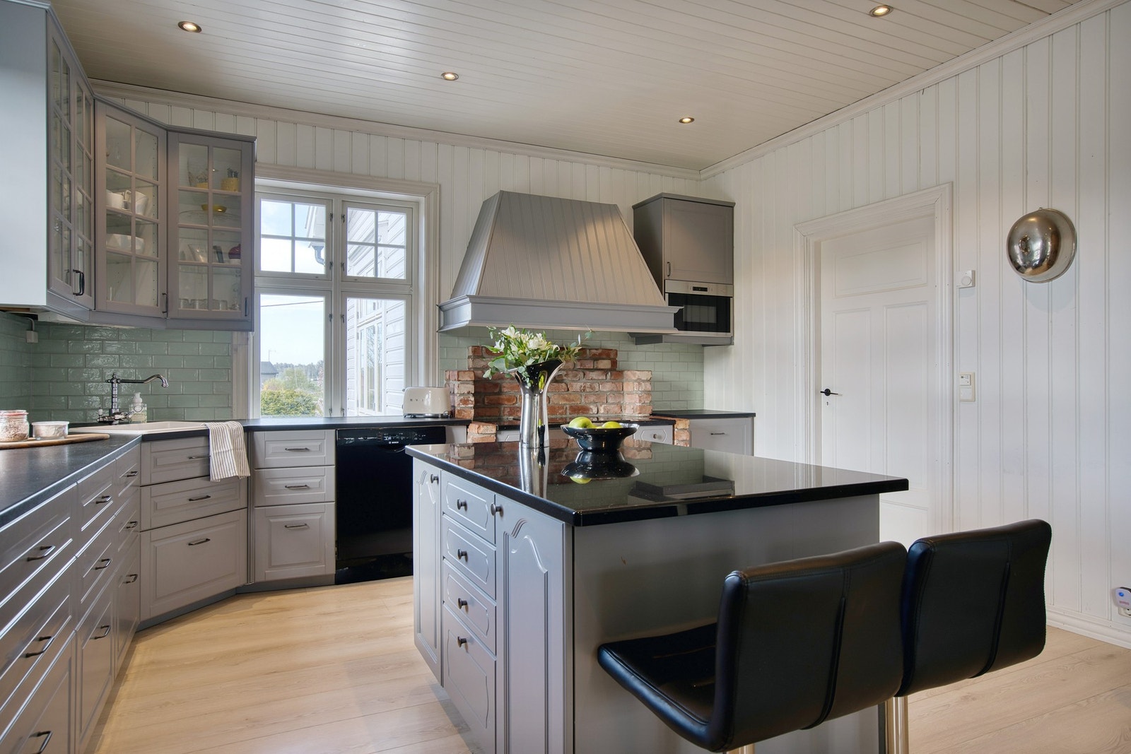 Praktisk kjøkkenøy. Galleribilde