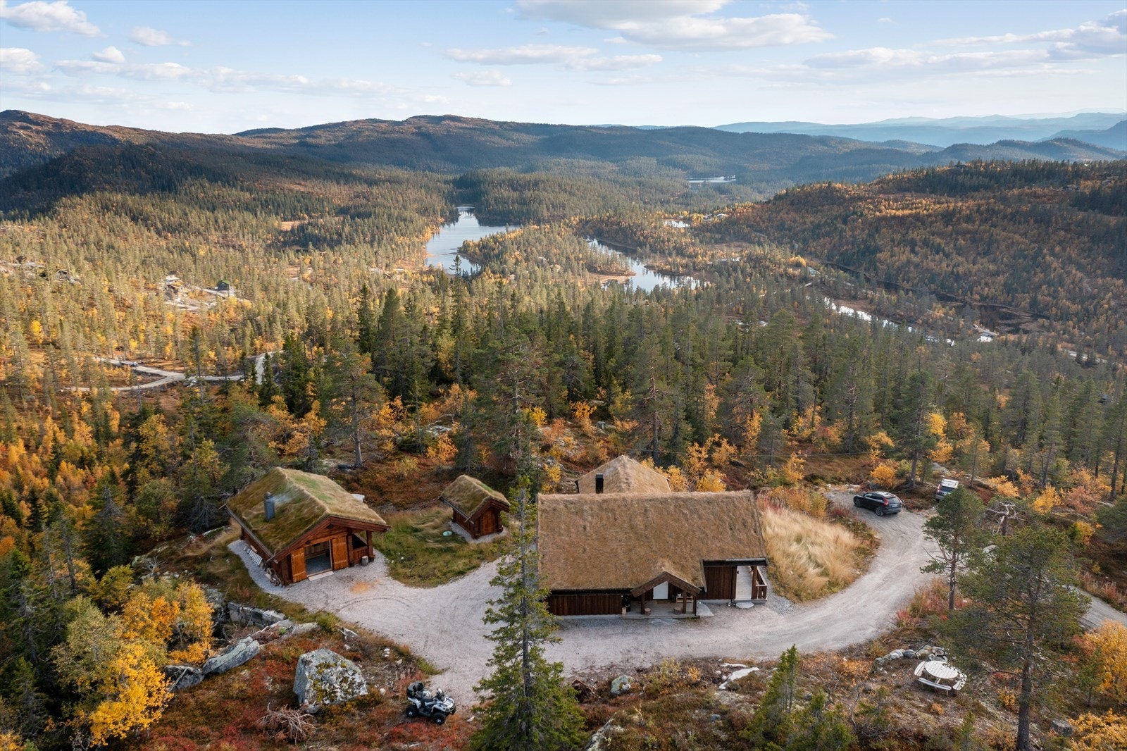 Perfekt familiehytte med 3 soverom, hems og anneks Hytta har alle fasiliteter, her ligger alt tilrette for å nyte fine fridager sammen med familie og venner. Galleribilde