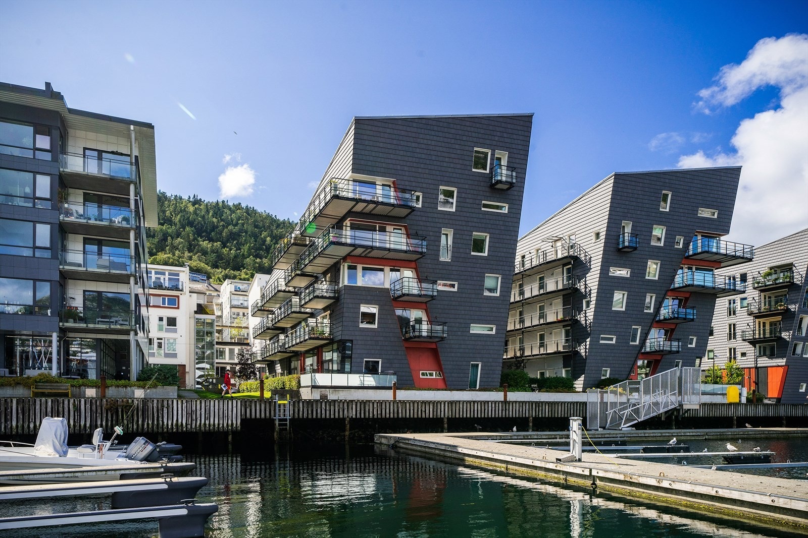 - Leiligheten ligger fint til i 3. etasje, enkel tilkomst med heis - Galleribilde