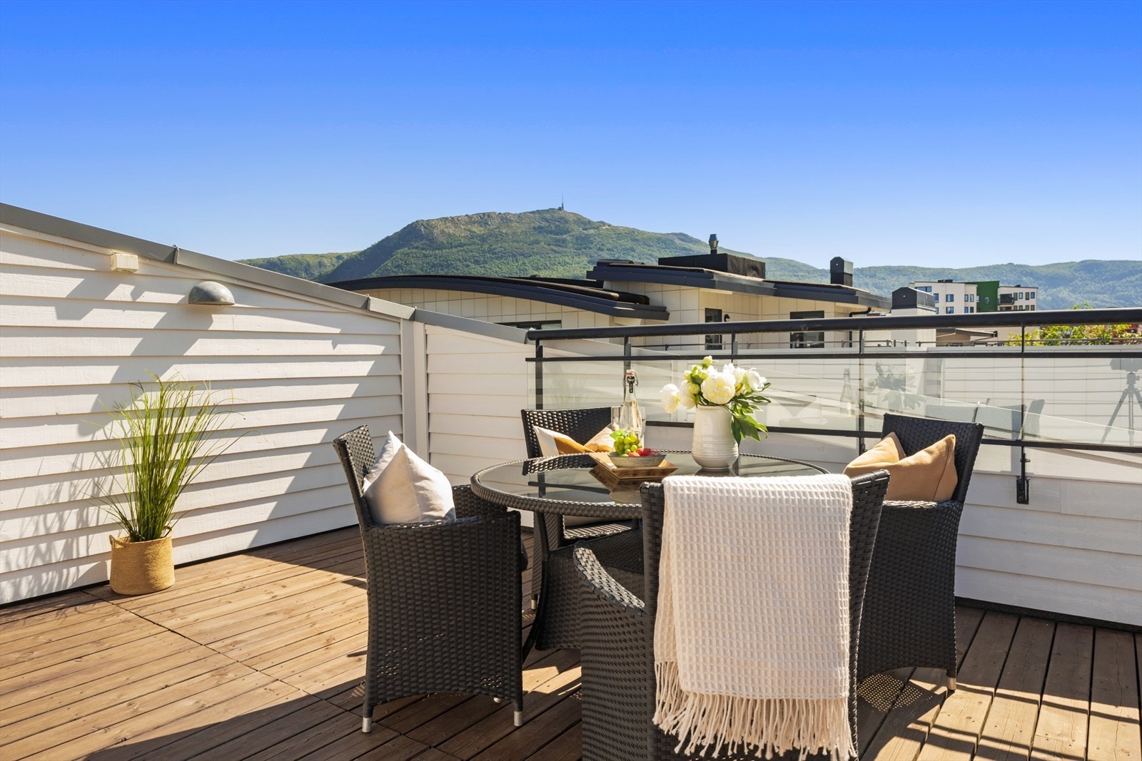 - Borettslaget byr på en nydelig takterrasse med flott utsikt og gode solforhold - Galleribilde