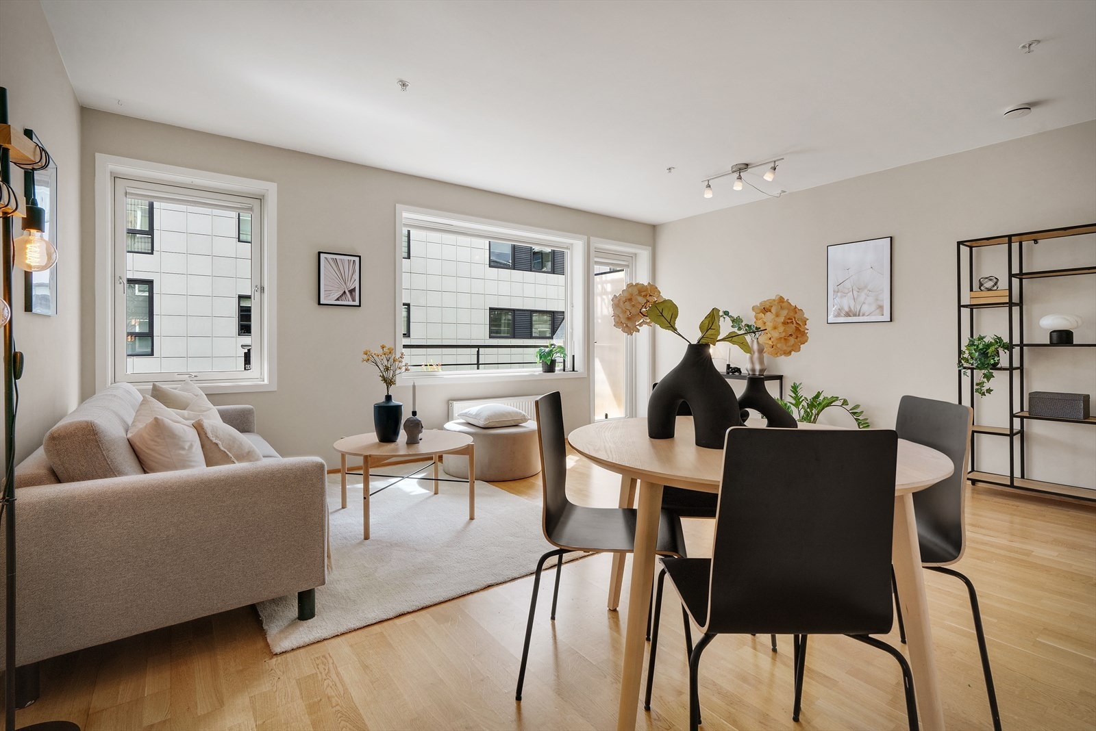 - Leiligheten er malt i behagelige farger som gjør det enkelt å sette sitt preg på boligen - Galleribilde