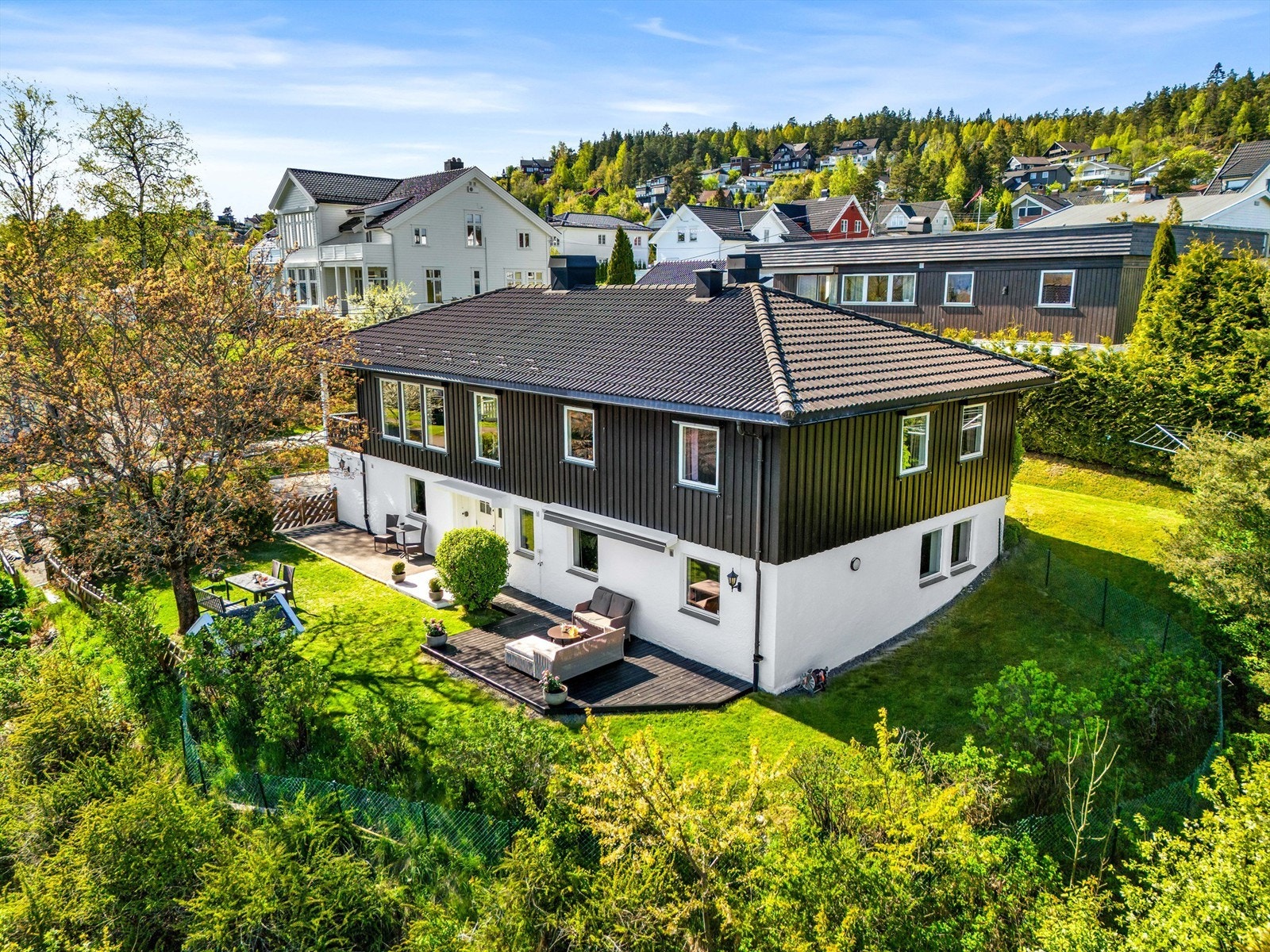 Eiendomsmegler Krogsveen v/Christian Blenne Lien ønsker velkommen til Odins vei 15! Galleribilde