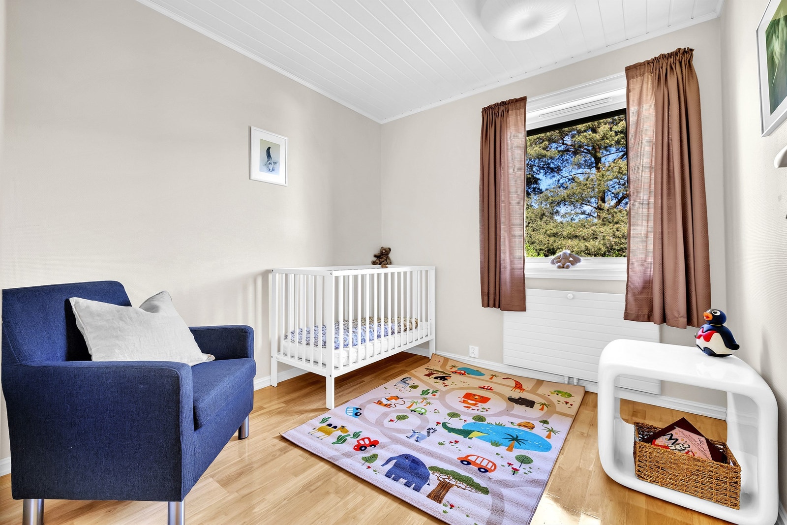 Barnerom eller gjesterom - fleksibelt og lyst rom som enkelt tilpasses behov Galleribilde