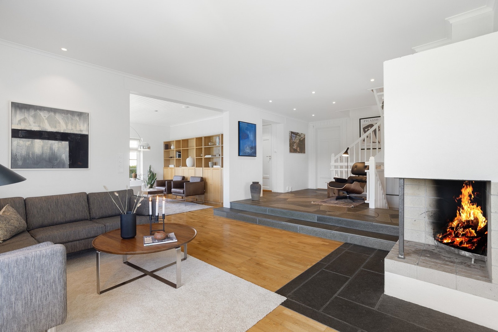 Stilig åpen peis Galleribilde