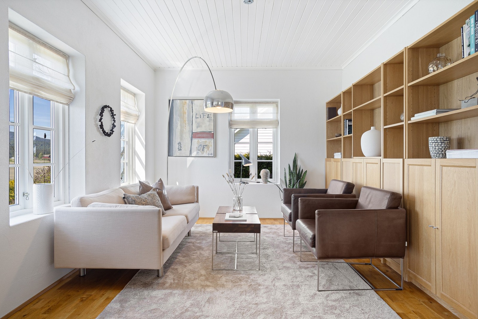 En gjennomført bolig et moderne utrykk Galleribilde