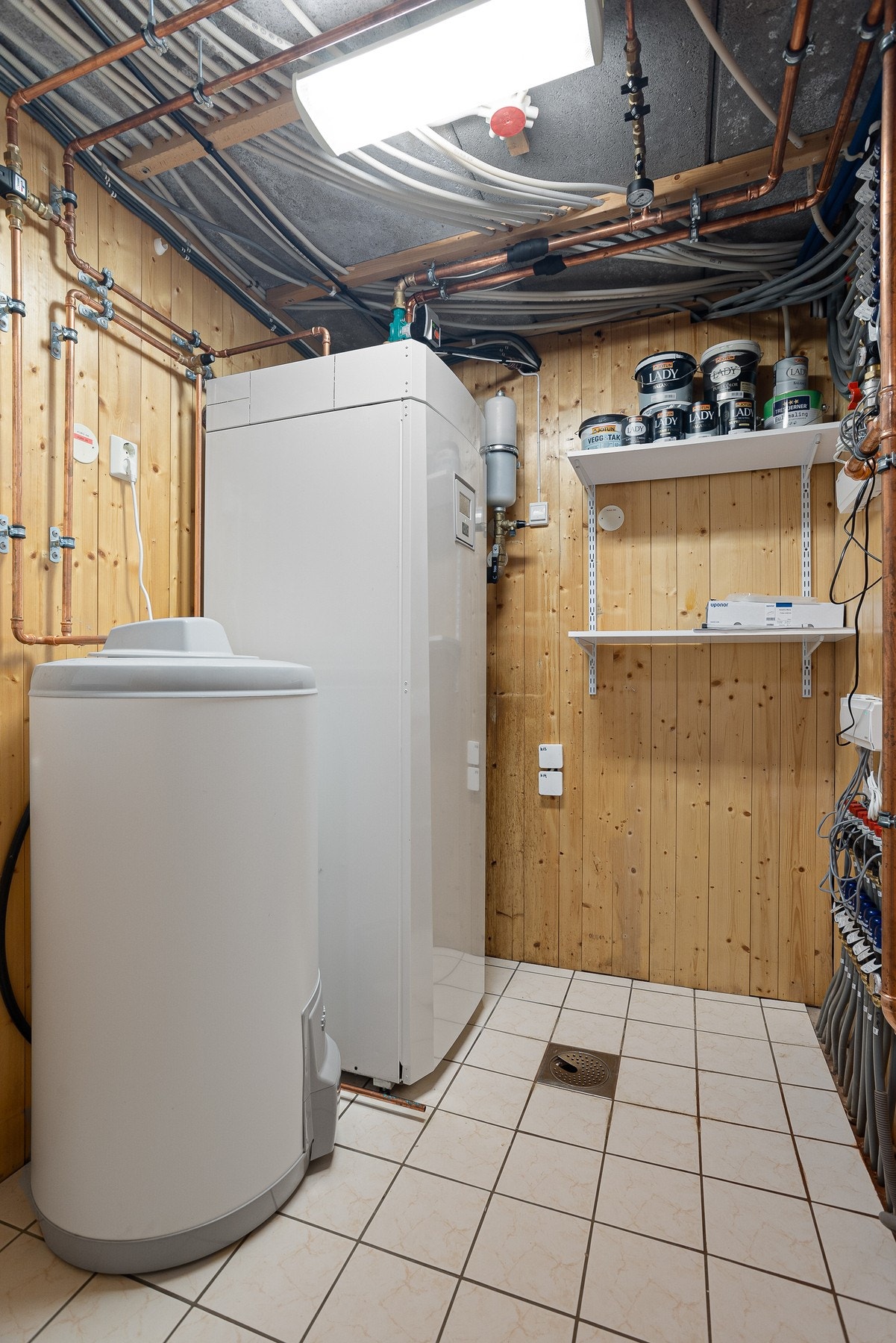 Teknisk rom i underetasjen Galleribilde