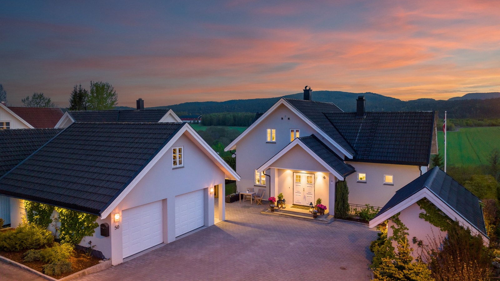 Pent opparbeidet gårdsplass med belegningsstein Galleribilde