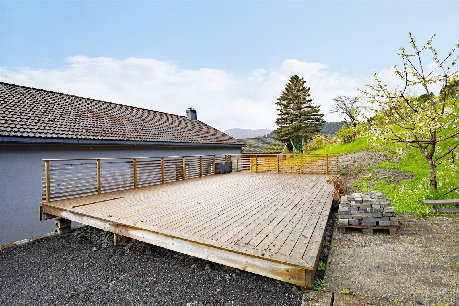 Romslig terrasse i fellesareal Galleribilde