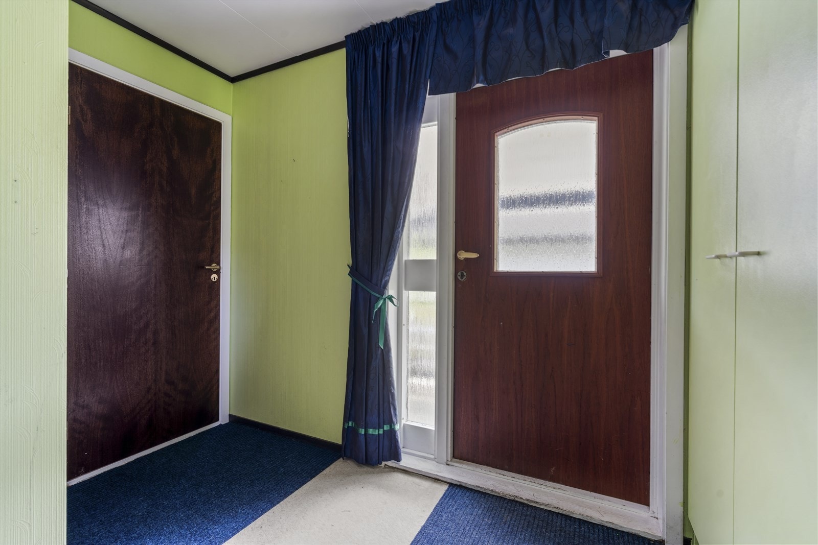 En romslig gang ønsker deg velkommen inn i boligen Galleribilde