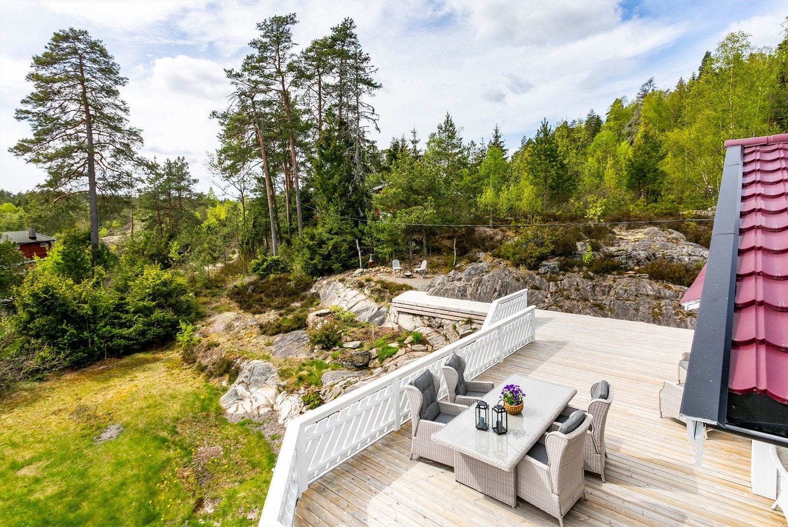 Lang avstand innebærer lite innsyn fra den øvrige bebyggelsen i området, om i det hele tatt noe. Galleribilde