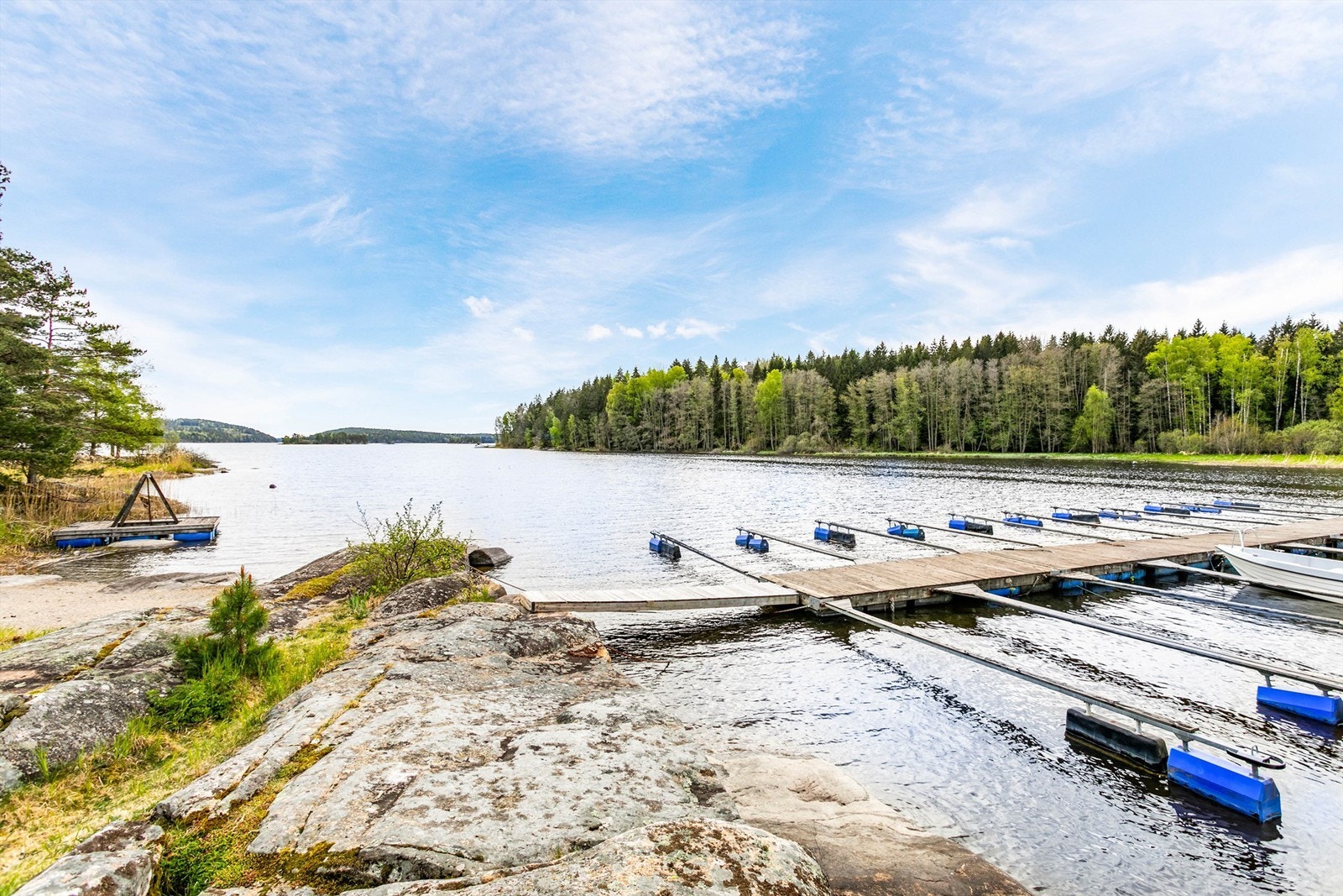 Båtplassen er et perfekt utgangspunkt for å utforske Vansjøs tallrike bukter og sund, holmer og øyer. Galleribilde
