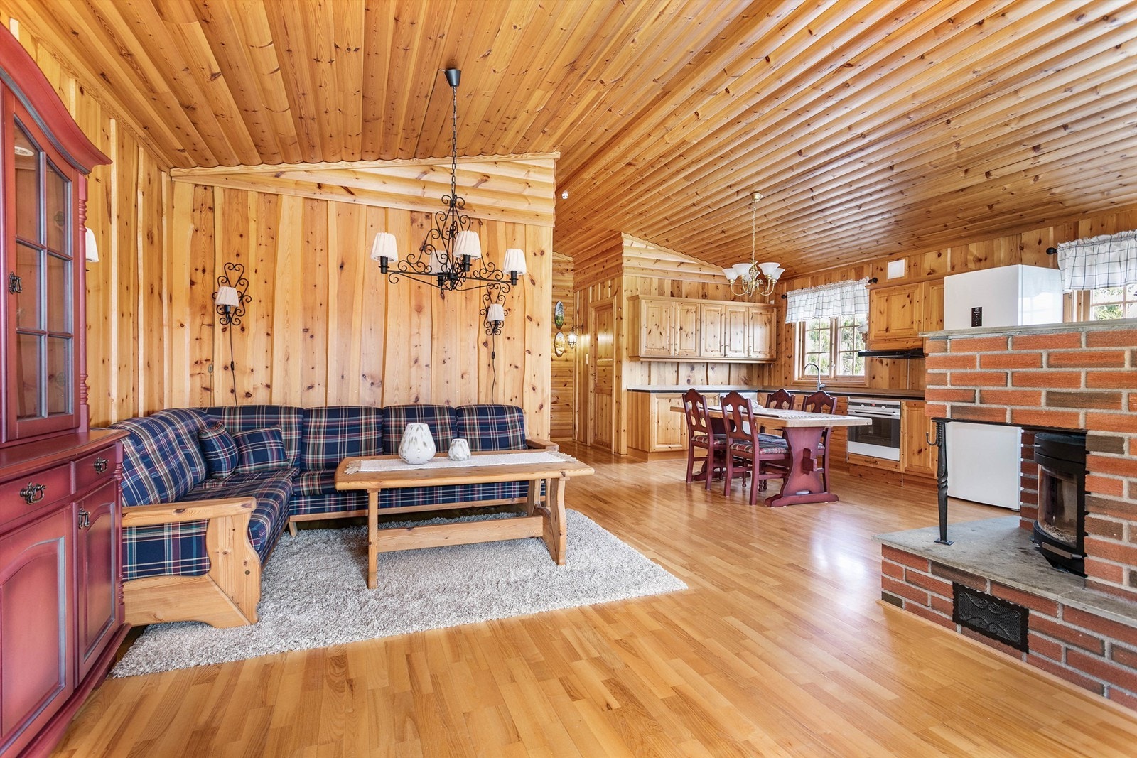 Himlingen skråner opp til en luftig høyde på 3 meter og har positiv innvirkning på romfølelsen. Galleribilde