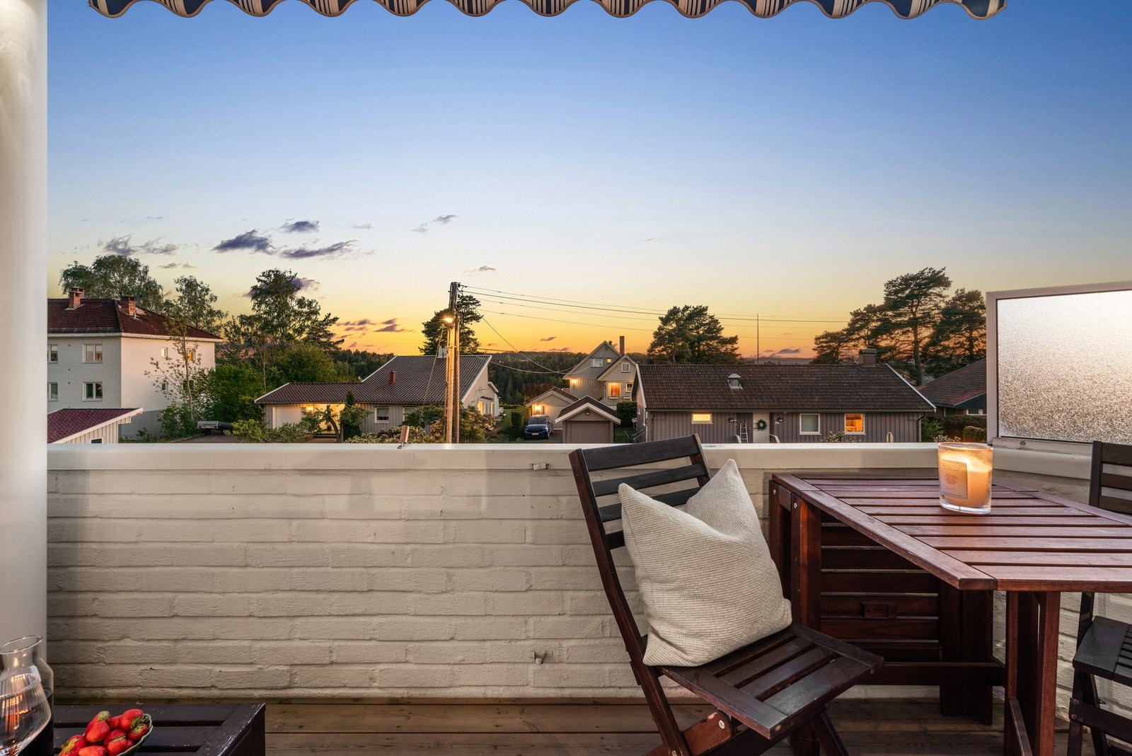 Det er fin plass til flere soner for møblement og plass til grill Galleribilde